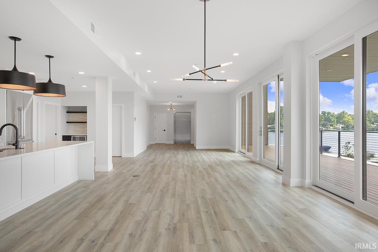 Photo 10 of 950 E Jackson, 201 Boulevard