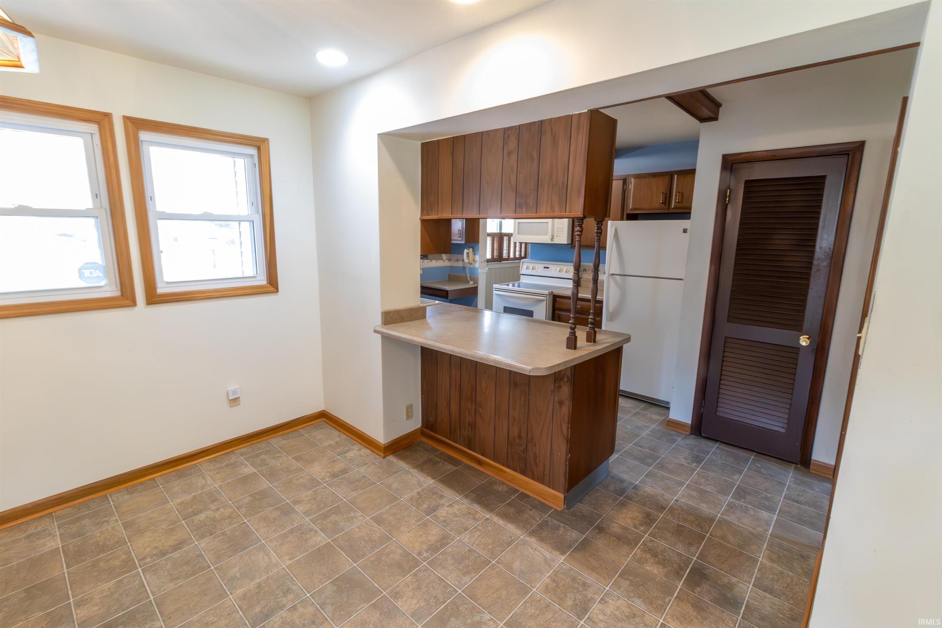 Photo 10 of 902 Saint Felix Drive