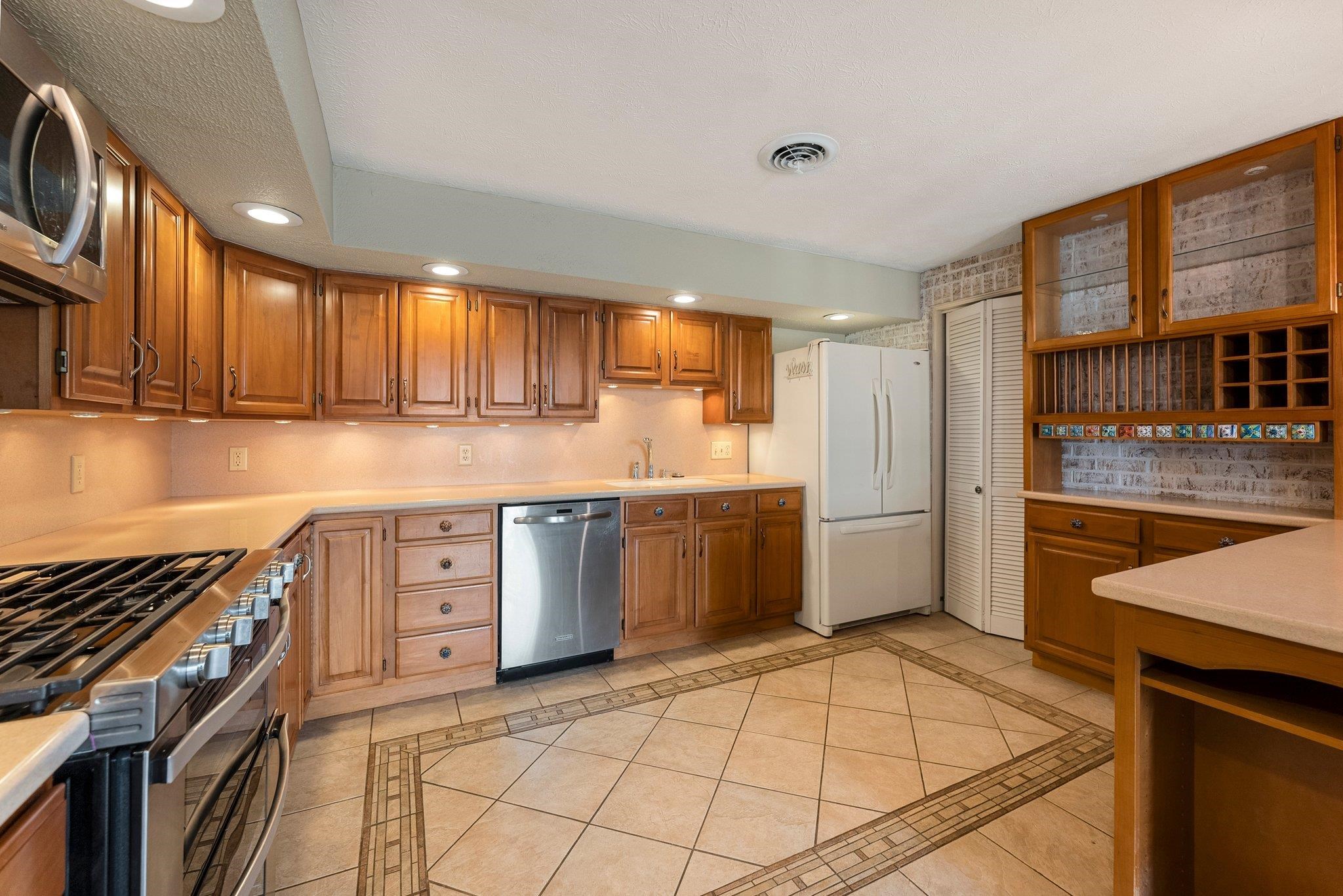 Photo 12 of 860 E Northshore Drive