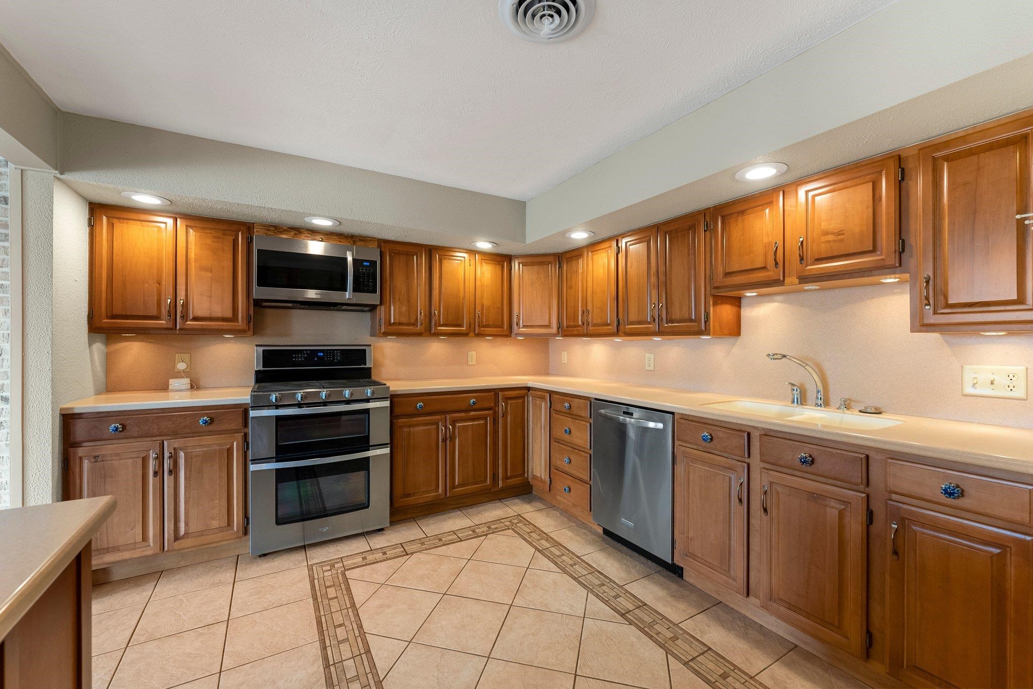 Photo 13 of 860 E Northshore Drive
