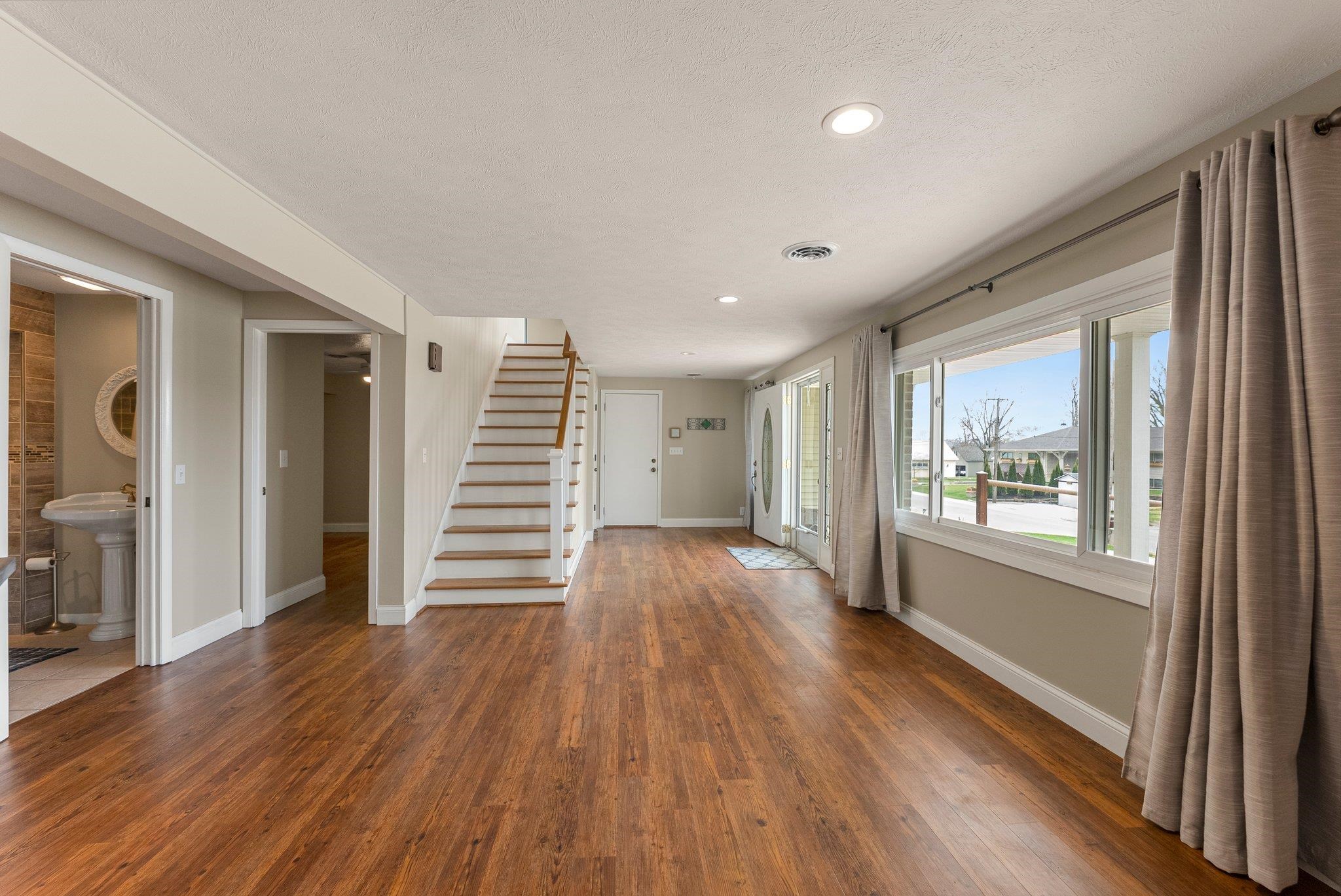 Photo 7 of 860 E Northshore Drive