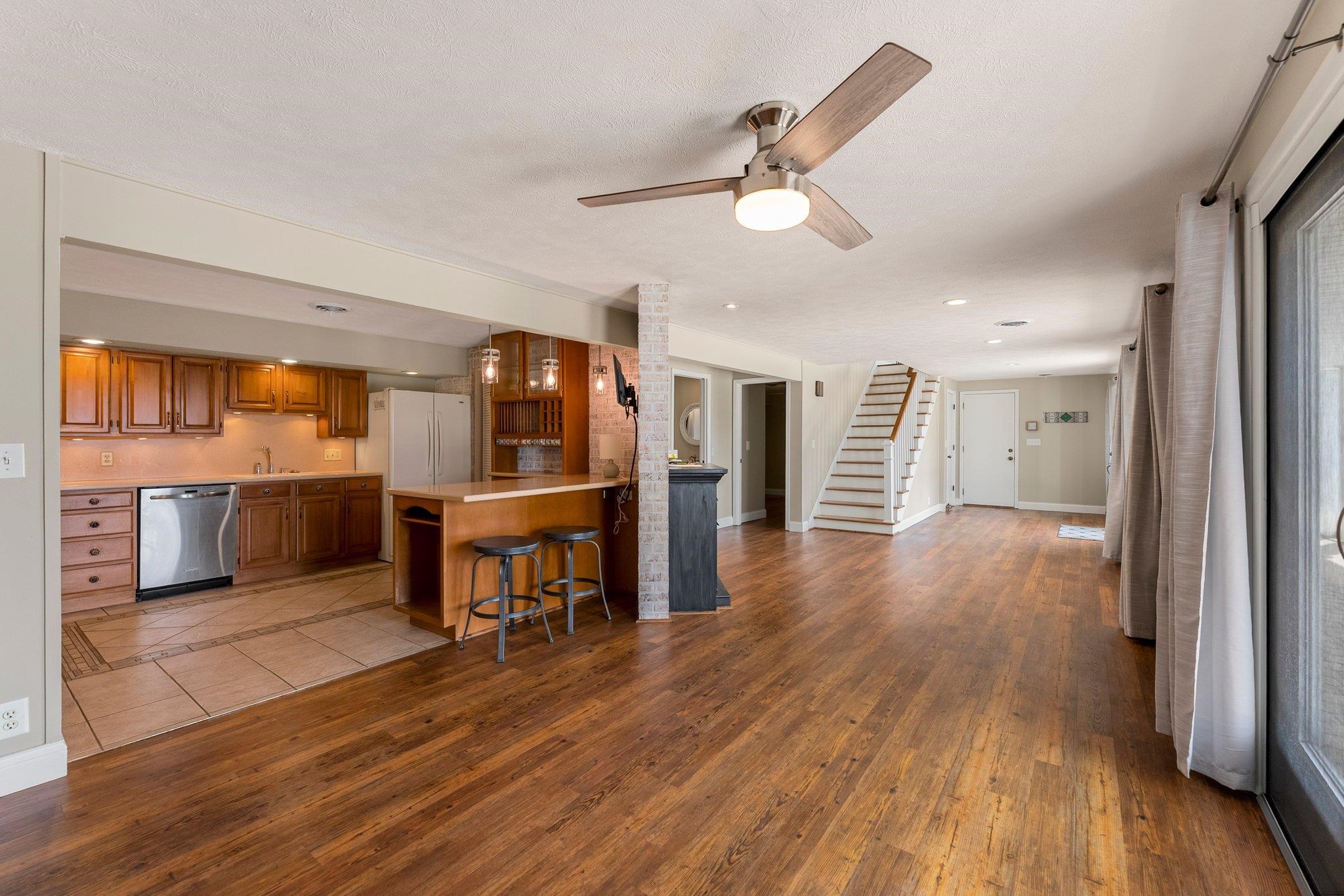 Photo 9 of 860 E Northshore Drive