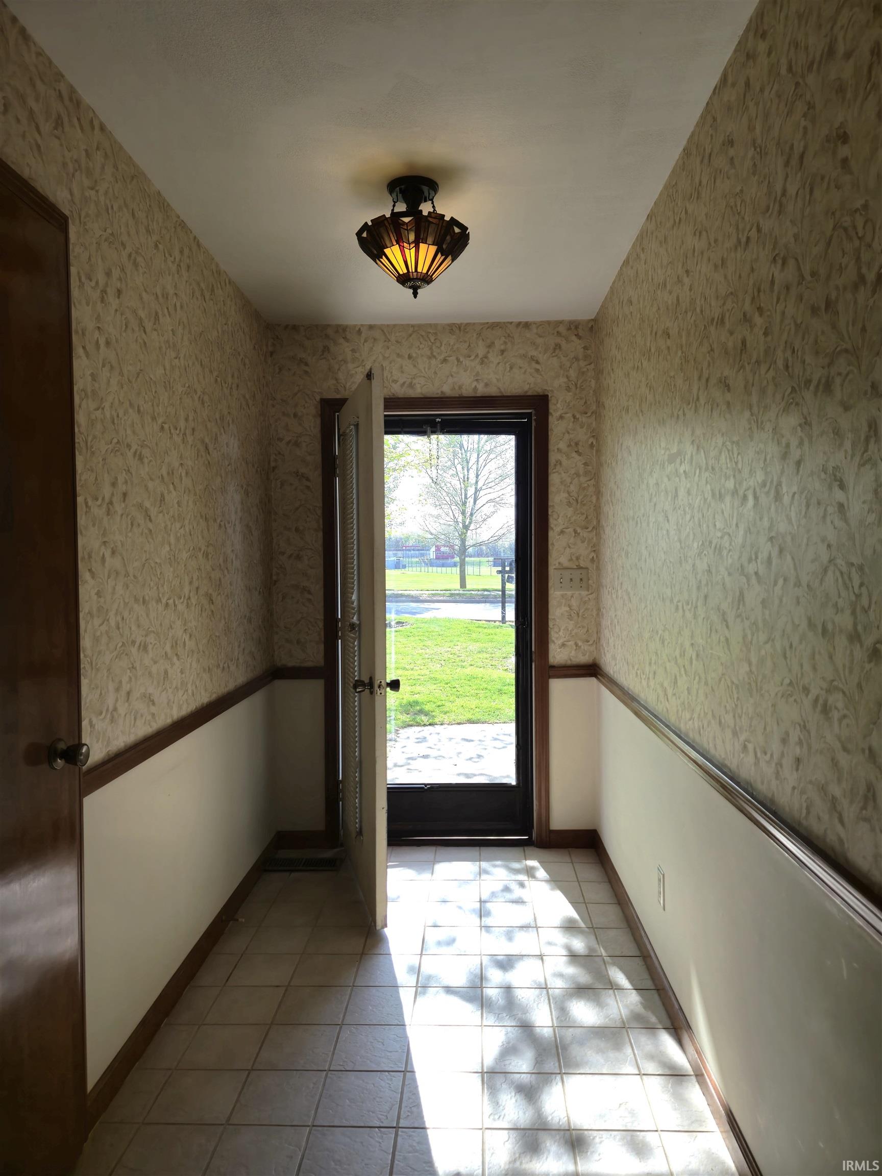 Photo 4 of 1107 N Market Street
