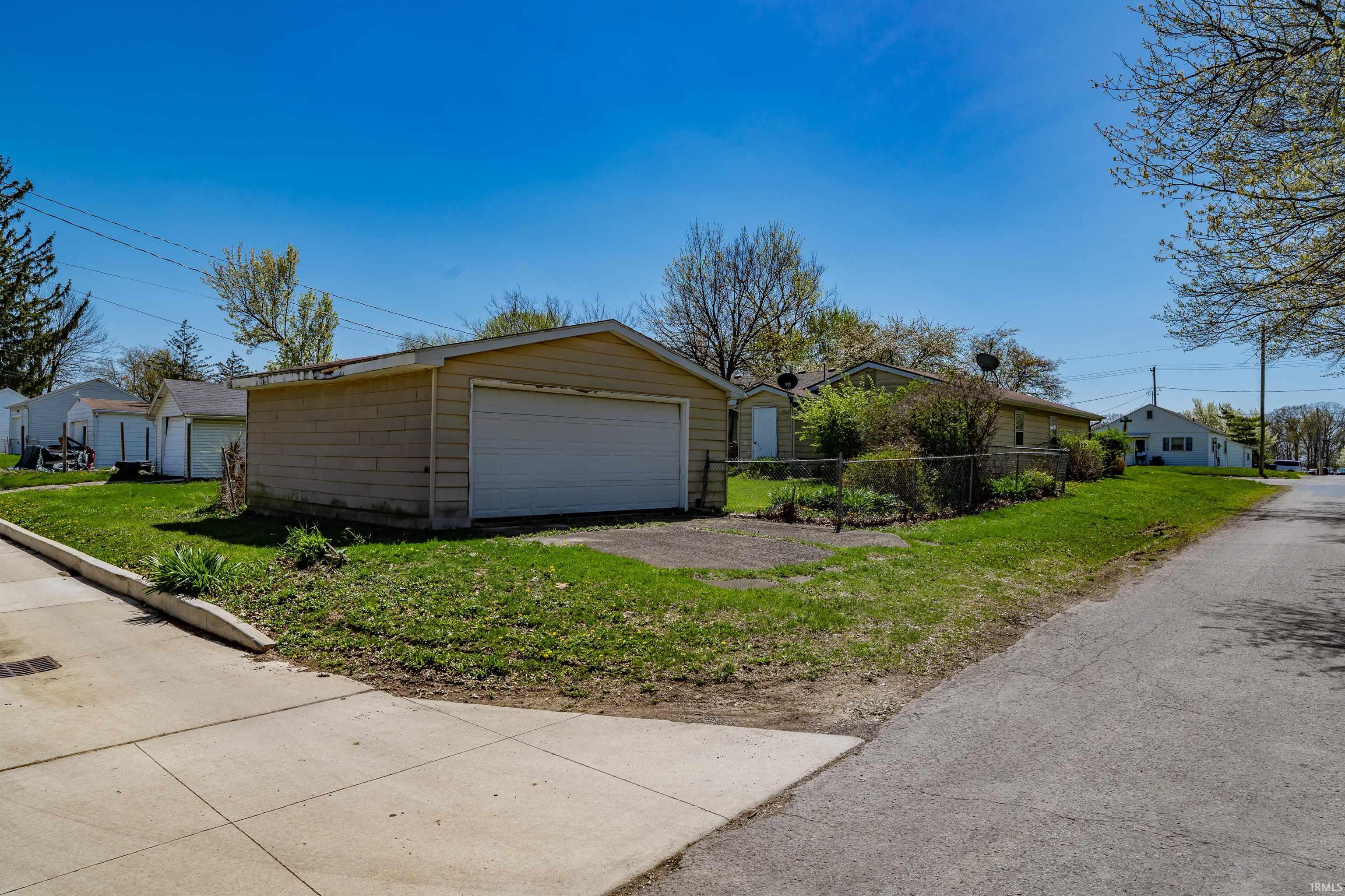 Photo 4 of 2601 Lynn Avenue
