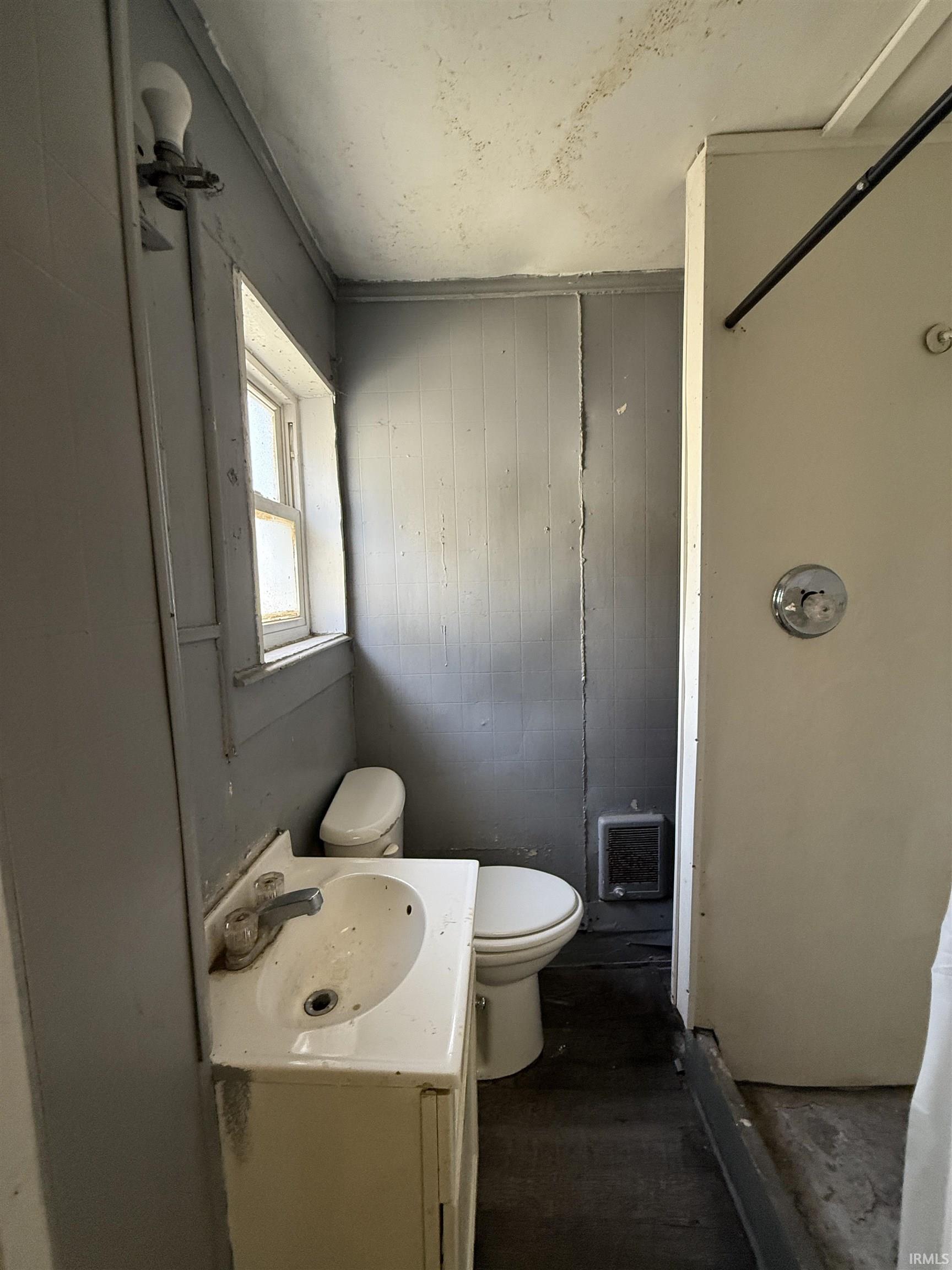Photo 5 of 607 W Marion Street