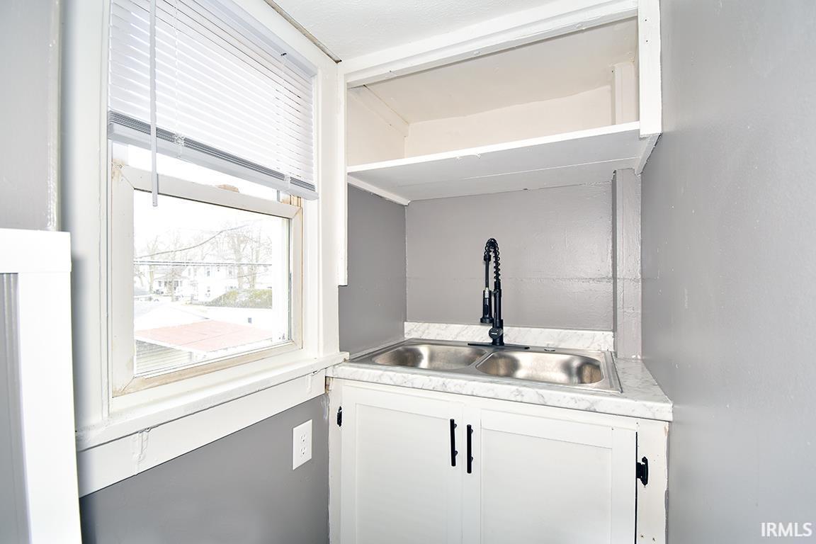 Photo 7 of 308 E Madison Street