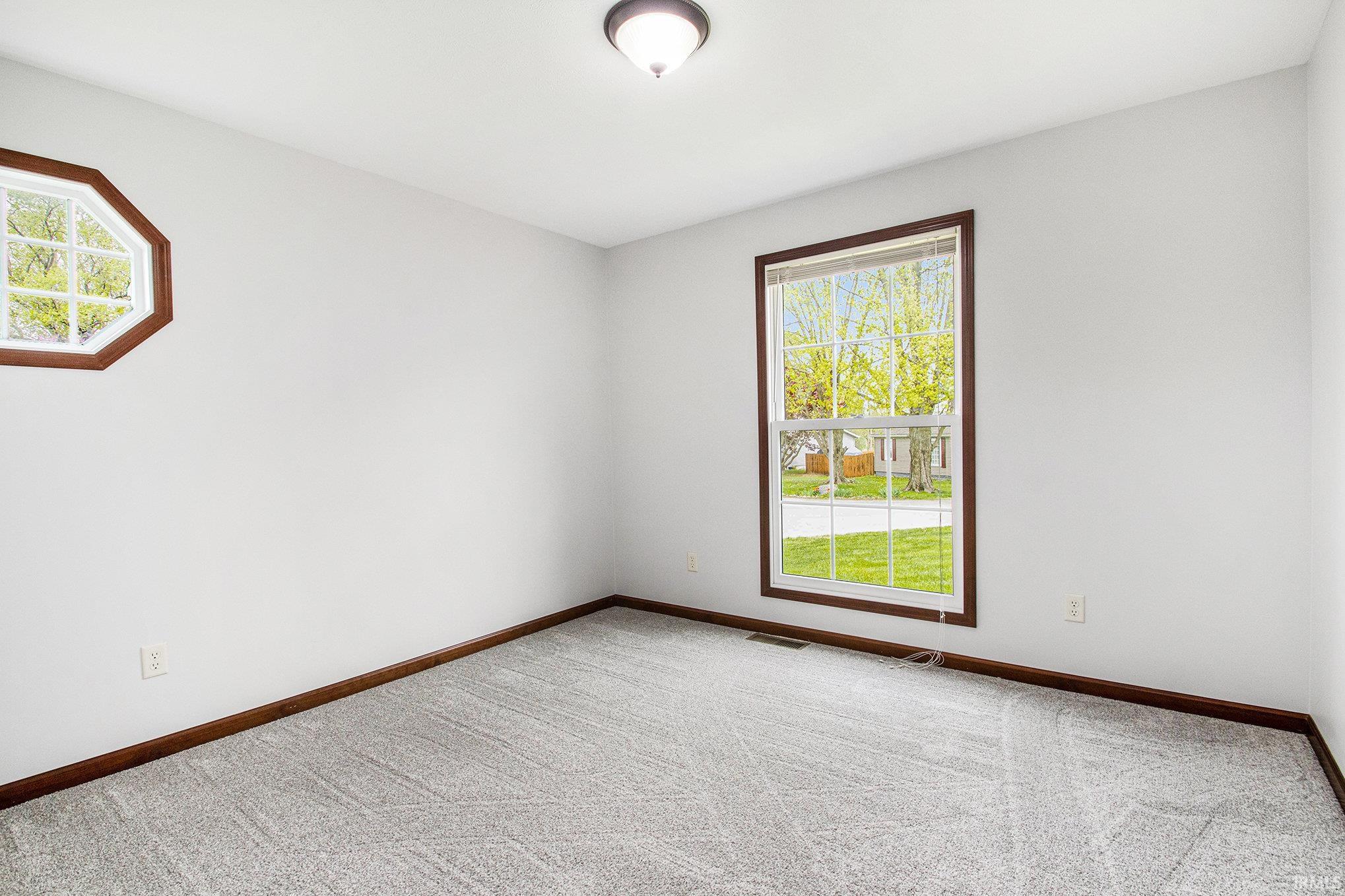 Photo 16 of 300 E Wabash Avenue