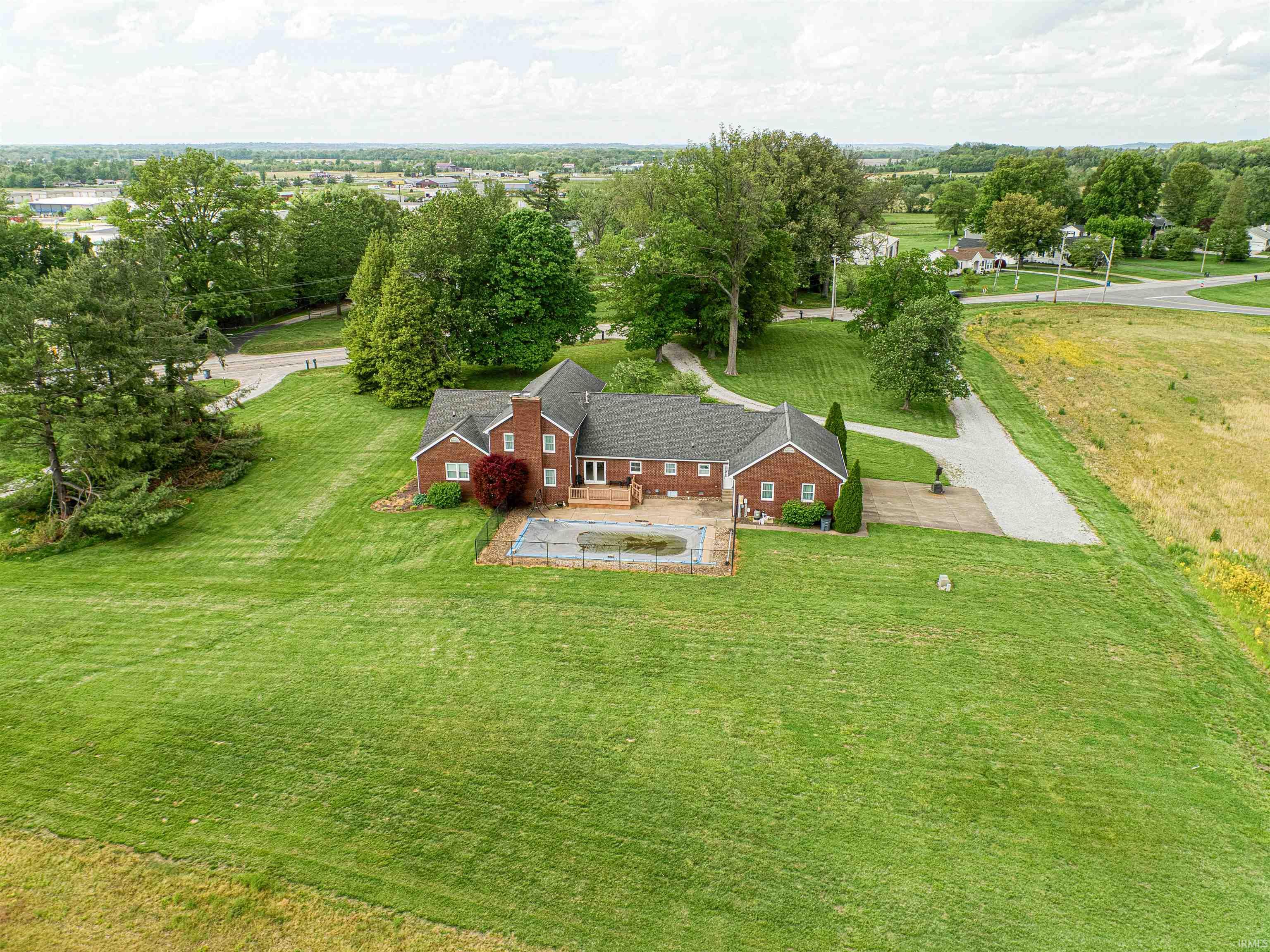 Homes for sale in Evansville, IN | 7001 Old Boonville Hwy, Evansville, IN 47715 | MLS# 202515675