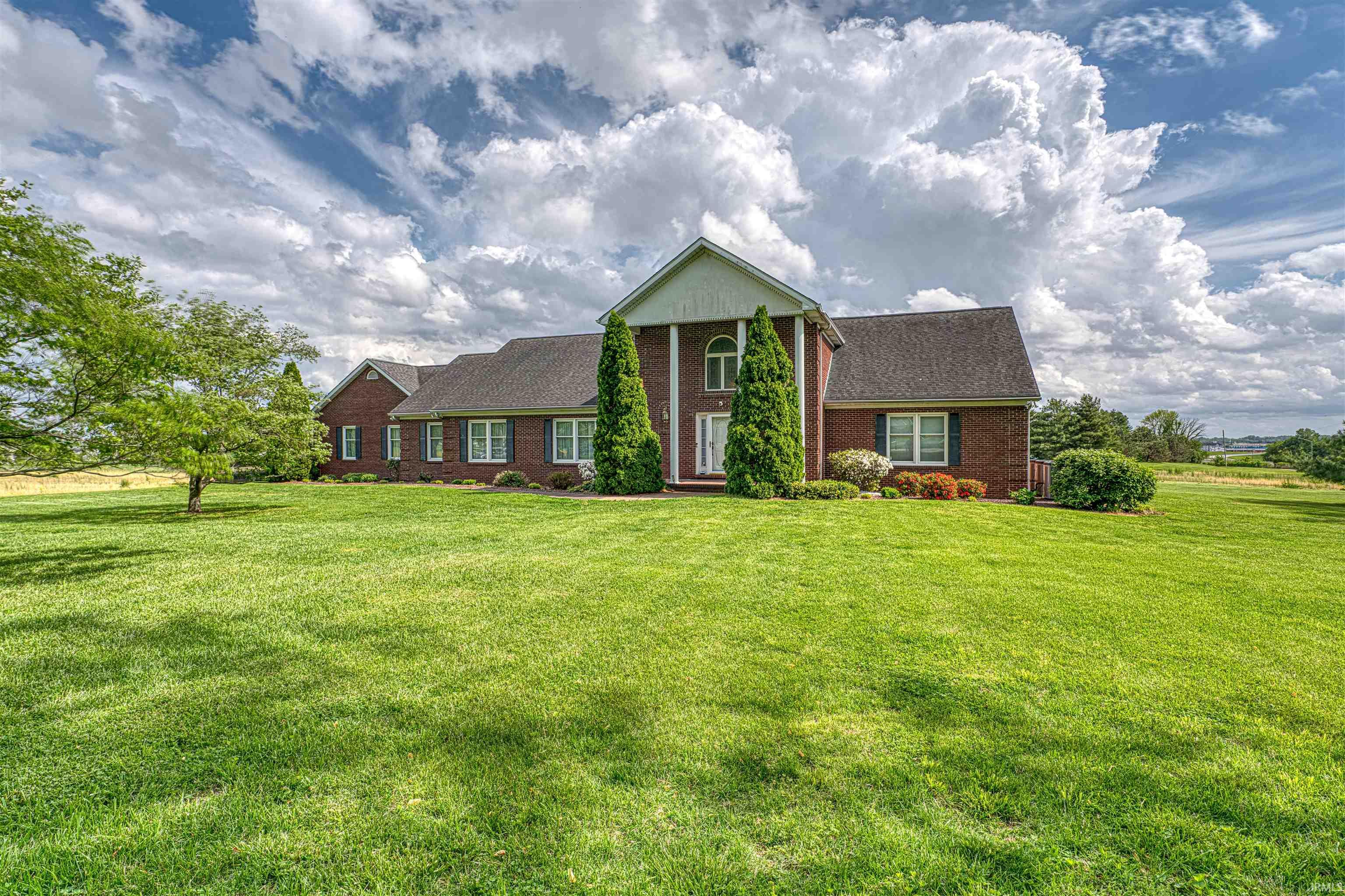 Homes for sale in Evansville, IN | 7001 Old Boonville Hwy, Evansville, IN 47715 | MLS# 202515675