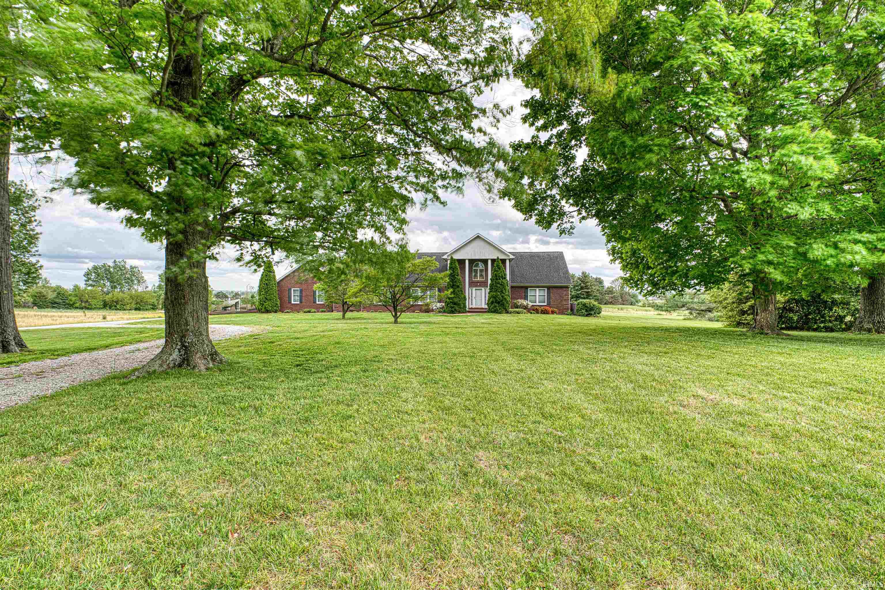 Homes for sale in Evansville, IN | 7001 Old Boonville Hwy, Evansville, IN 47715 | MLS# 202515675