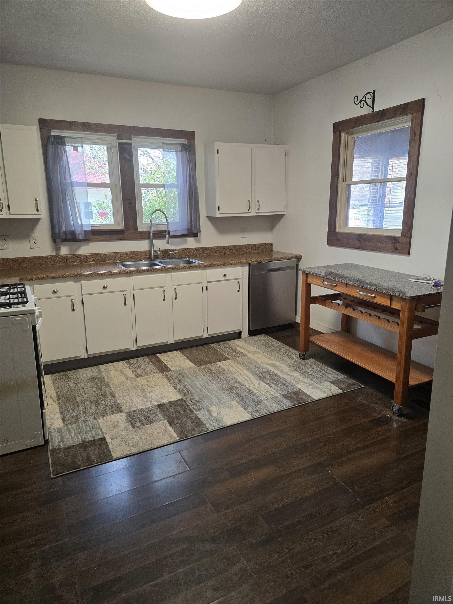 Photo 3 of 102 N Jefferson Street