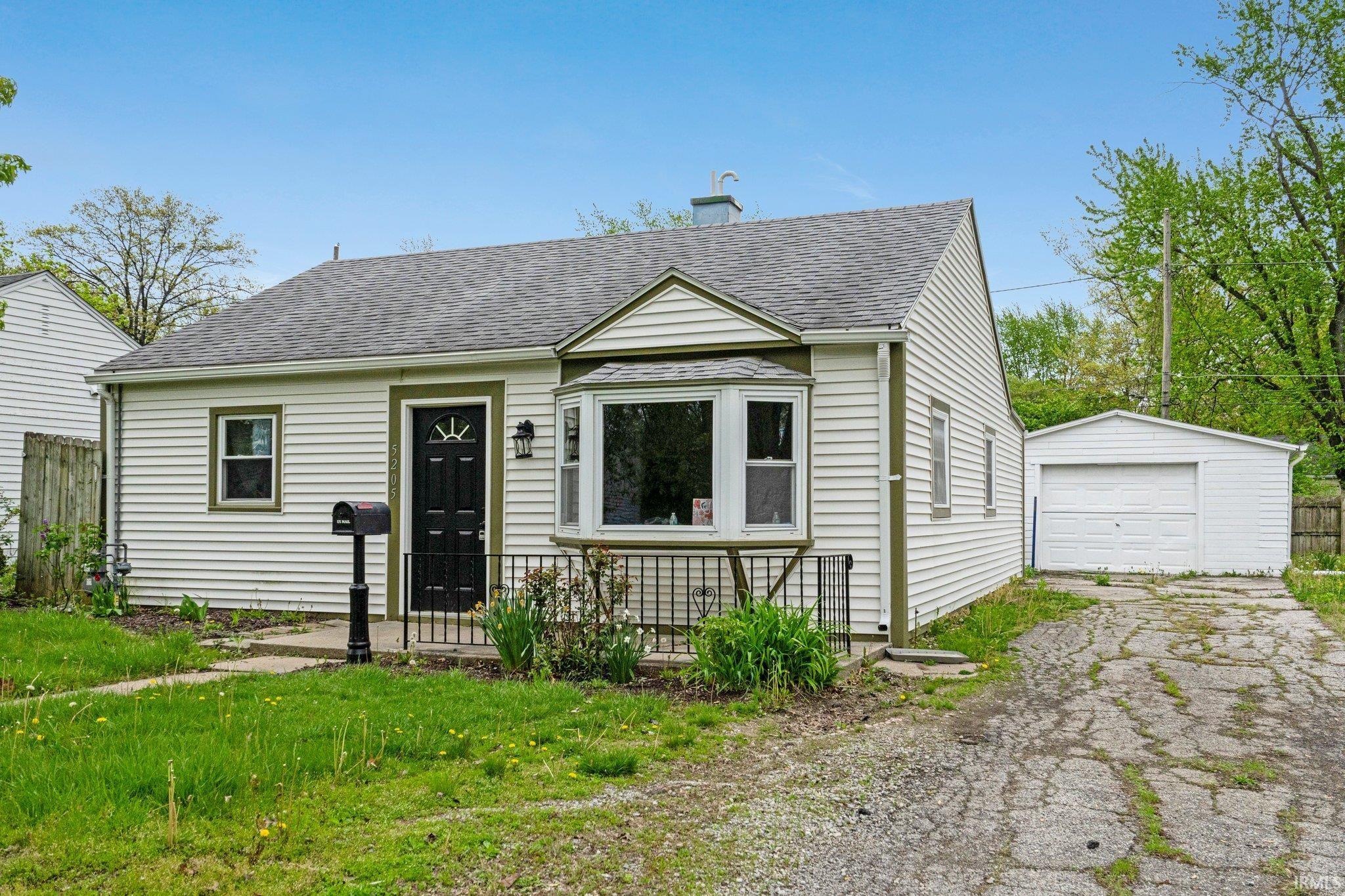 Photo 1 of 5205 Mount Vernon Park Drive
