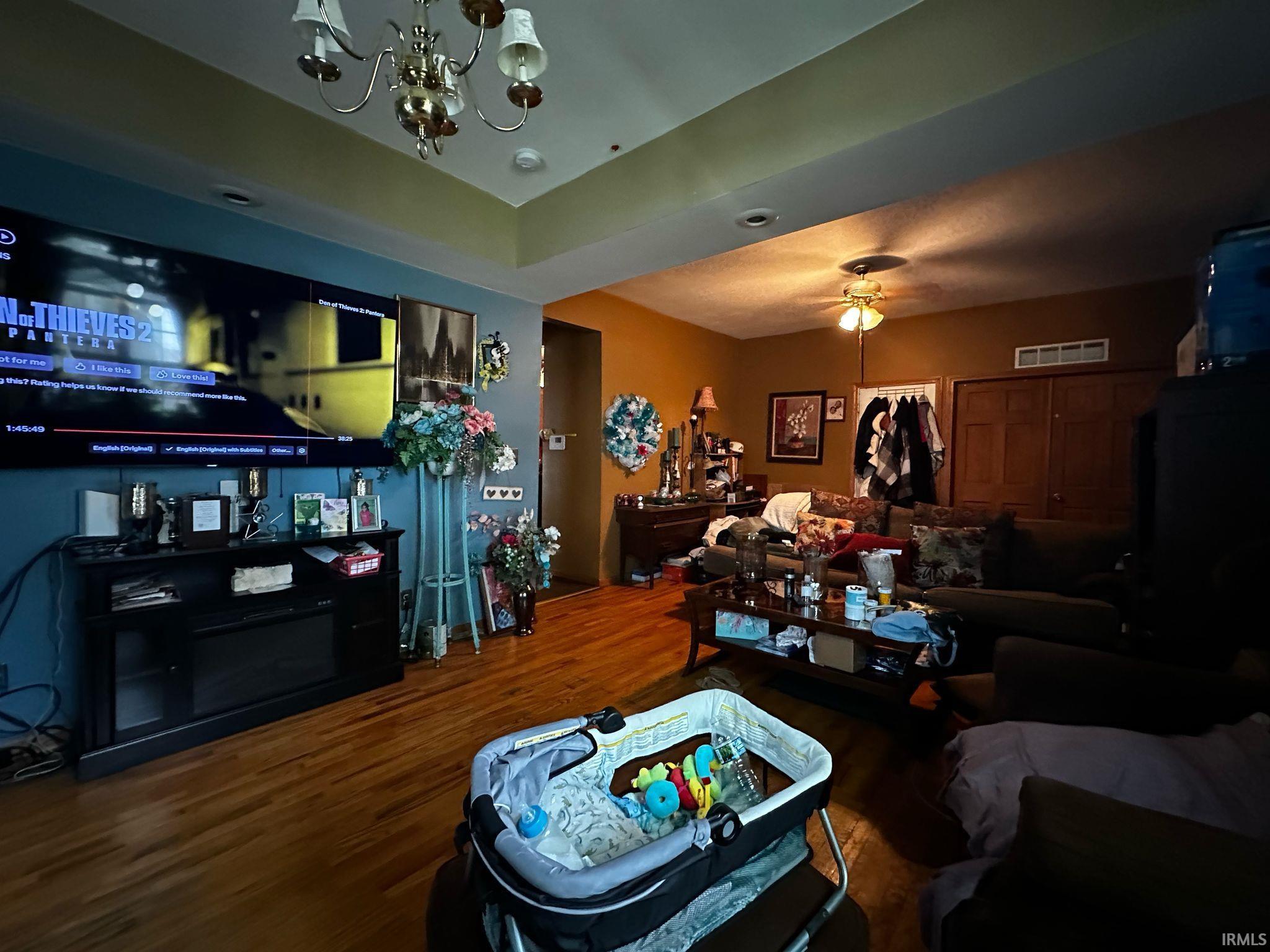 Photo 3 of 733 W Garfield Avenue