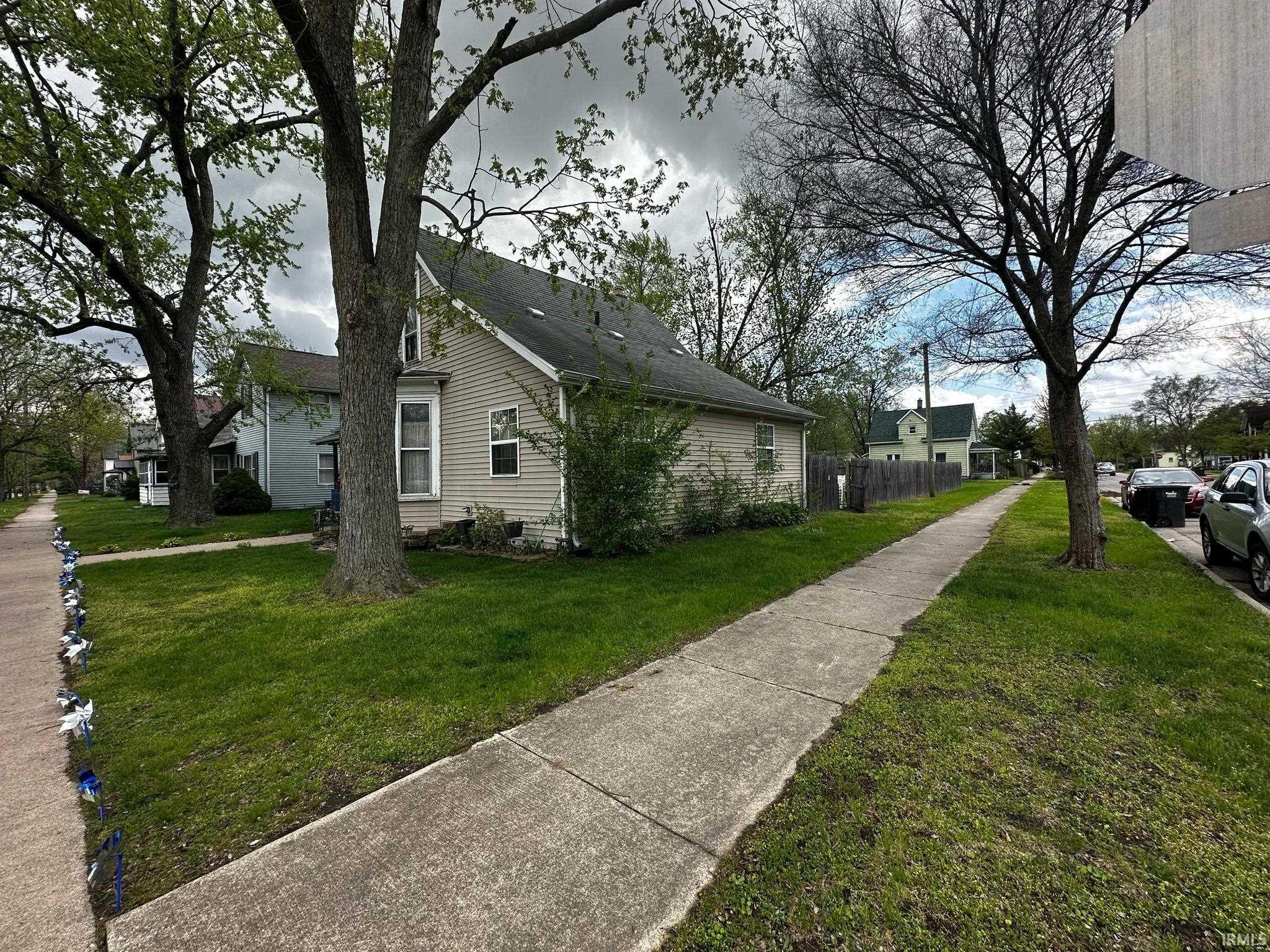 Photo 30 of 733 W Garfield Avenue