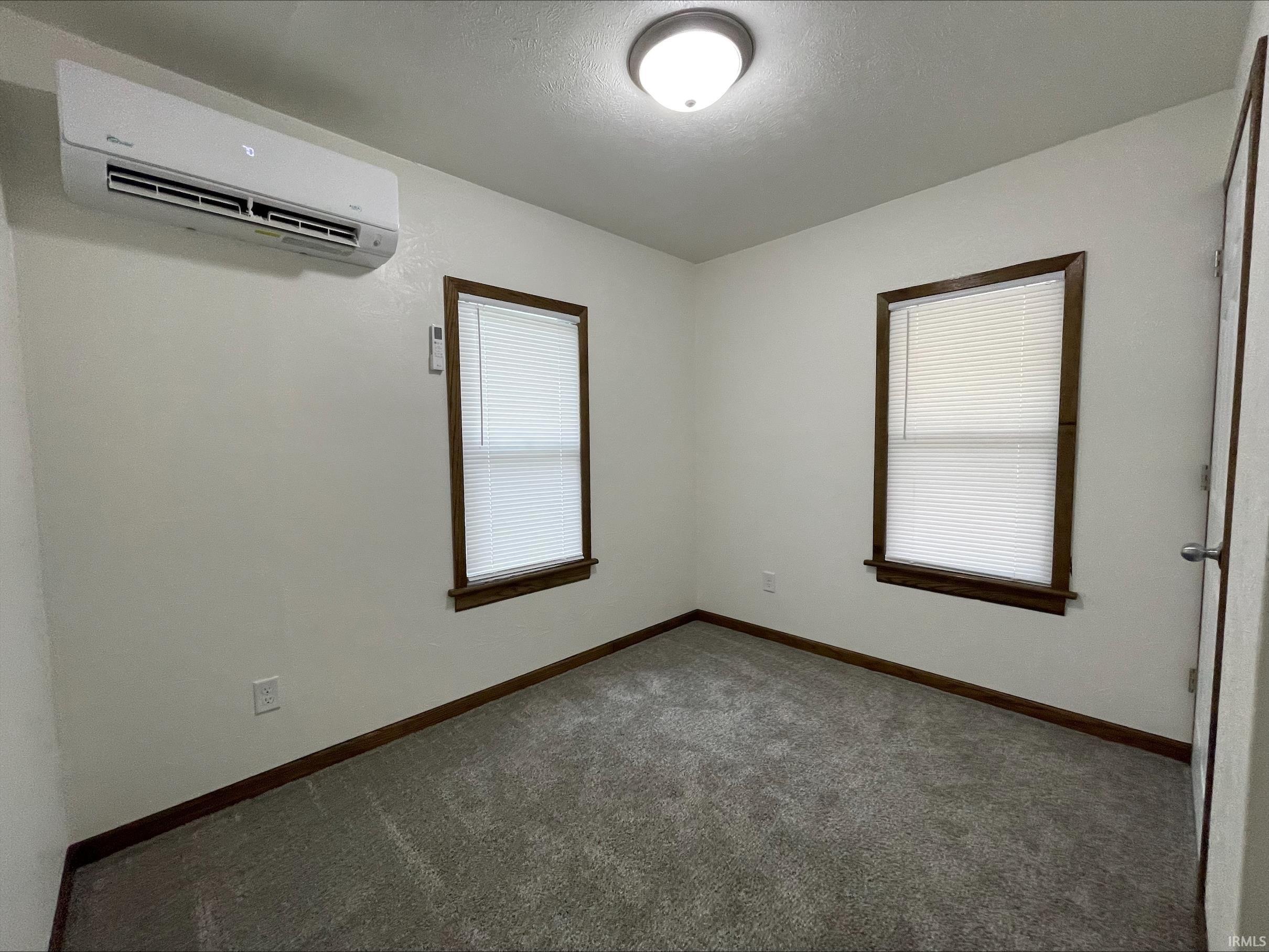 Photo 14 of 1207 W Wolf Avenue