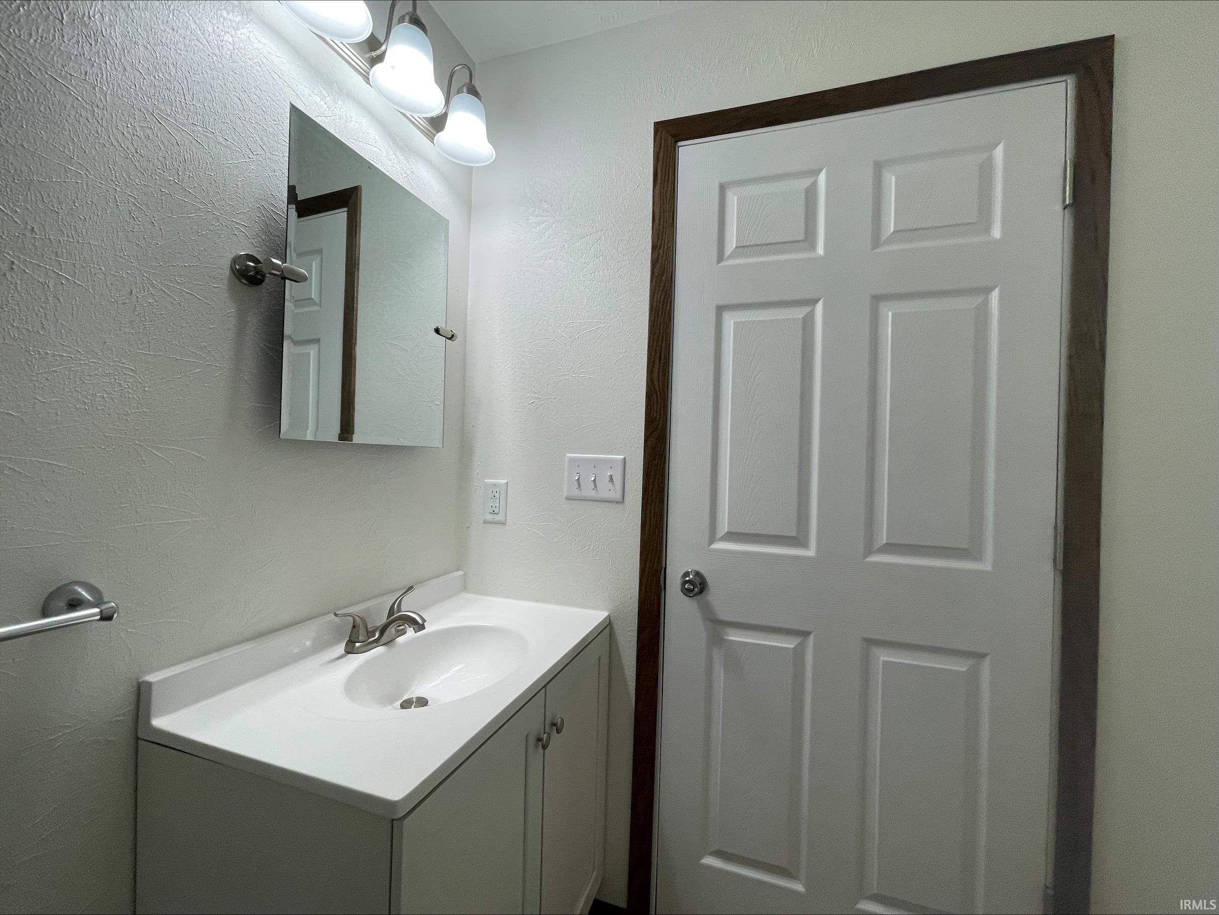 Photo 16 of 1207 W Wolf Avenue