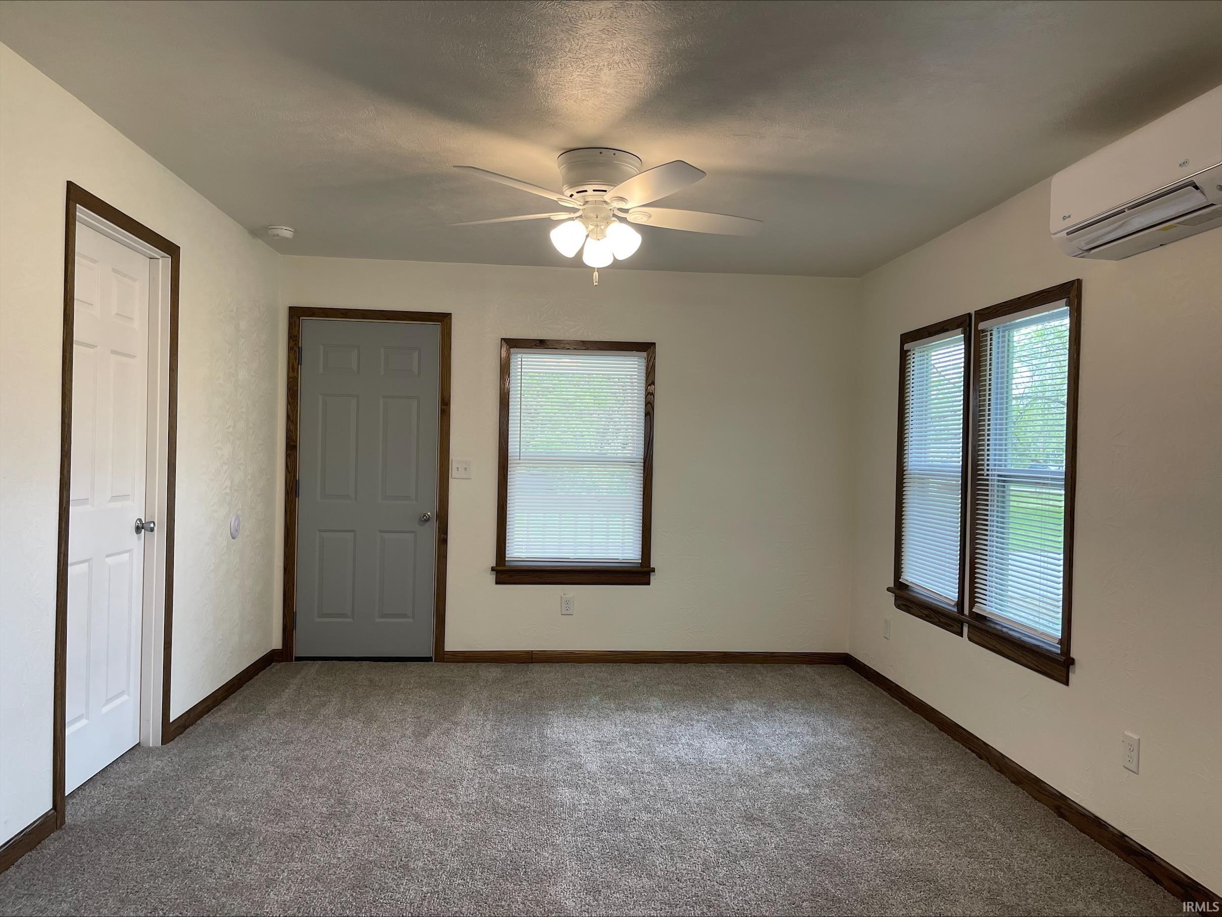 Photo 3 of 1207 W Wolf Avenue