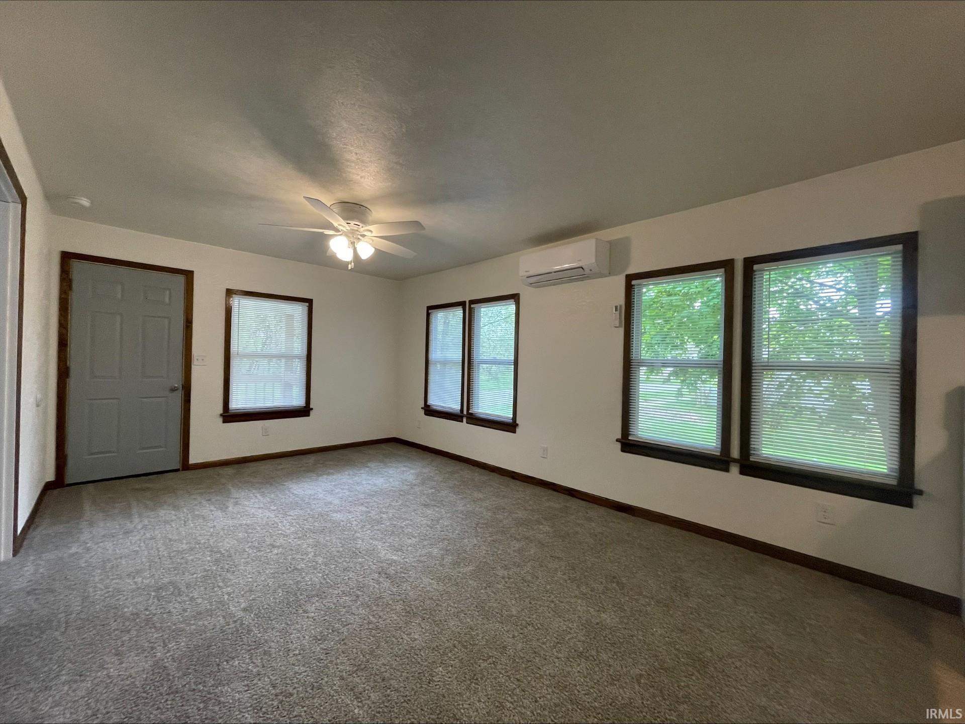Photo 4 of 1207 W Wolf Avenue