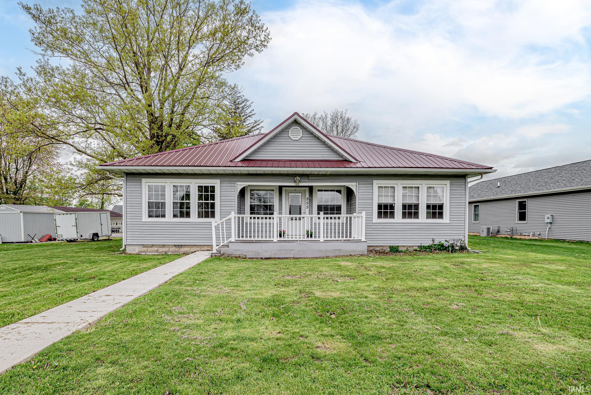 555 N Maddux Street