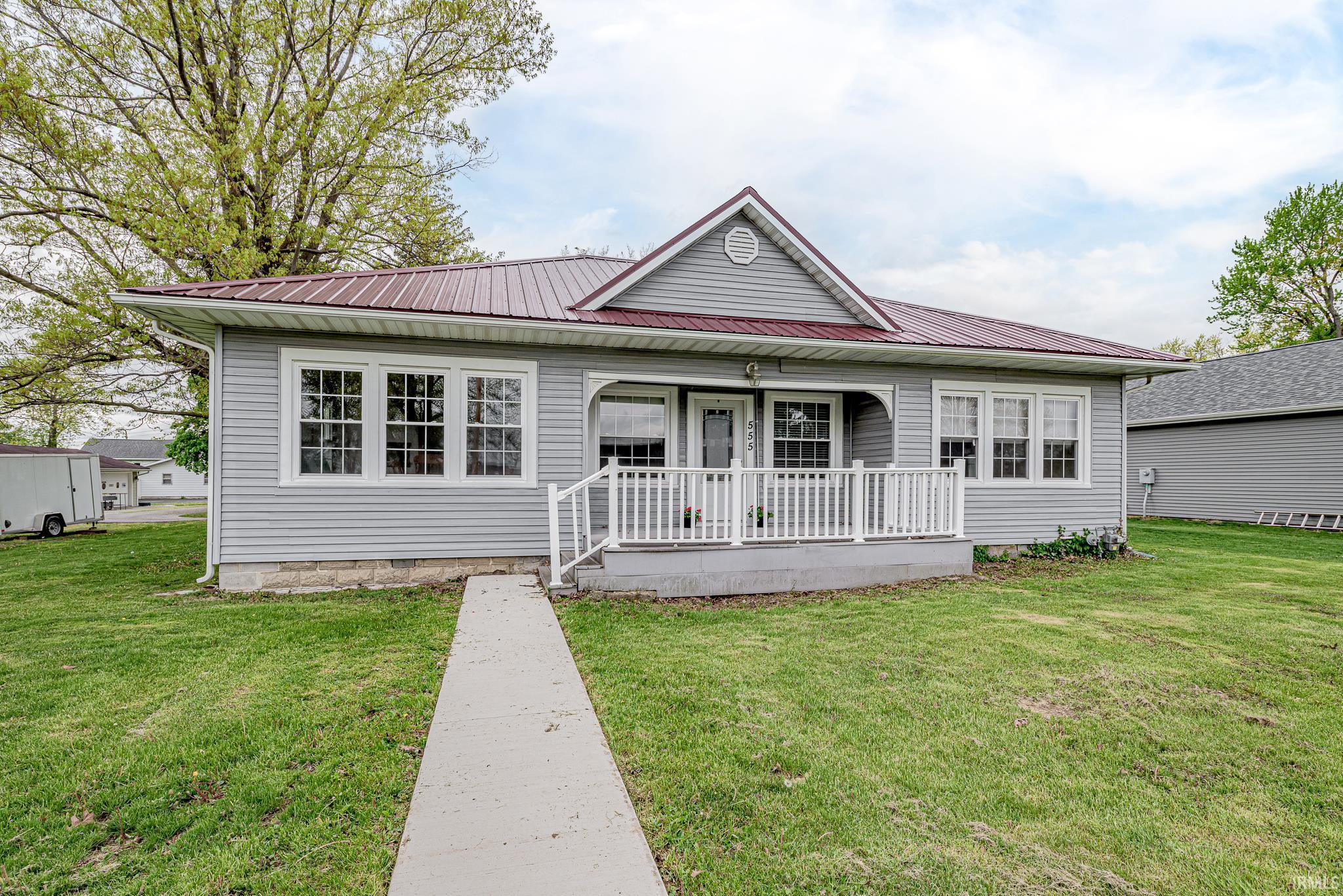 555 N Maddux Street