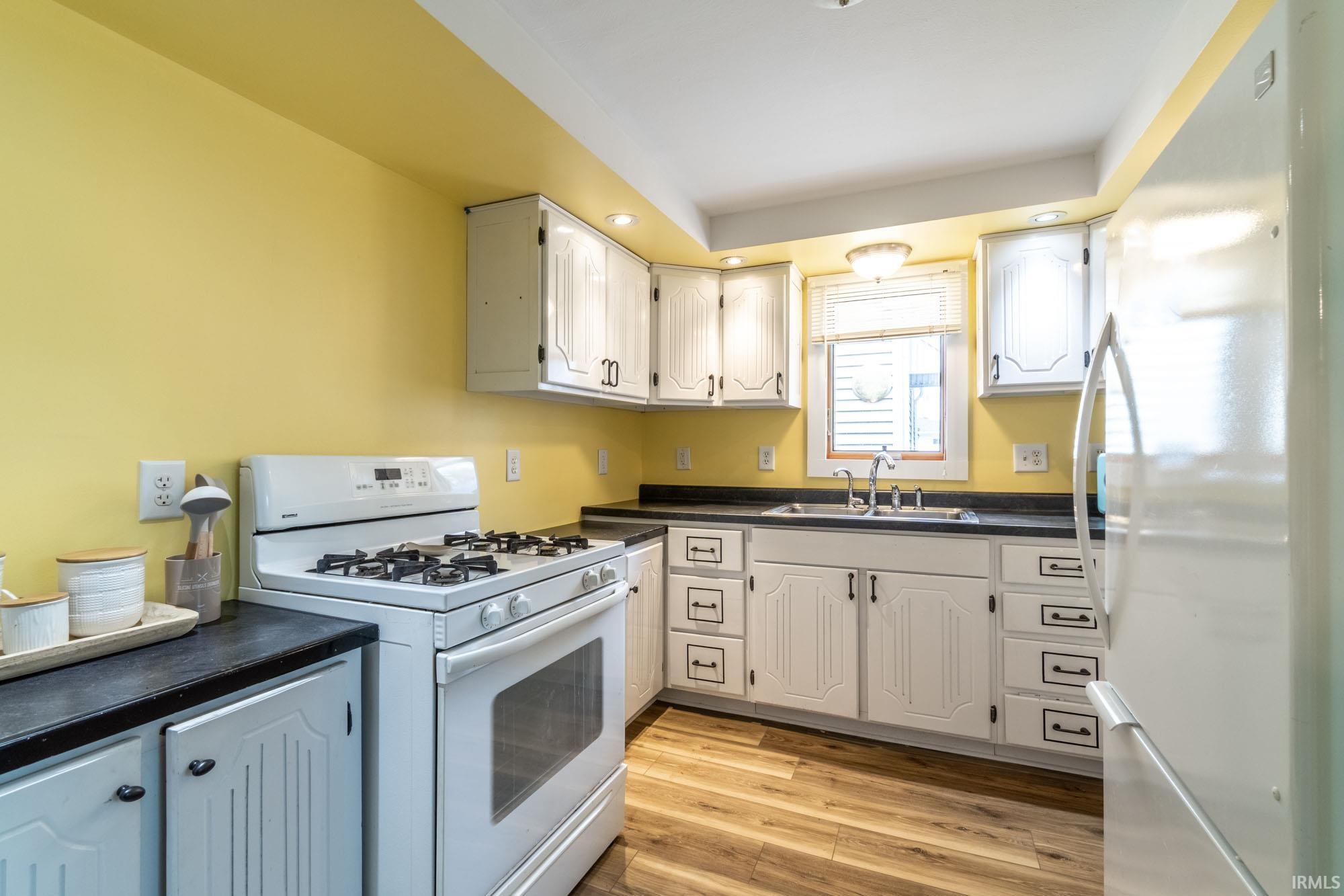 Photo 11 of 11910 E 690 S