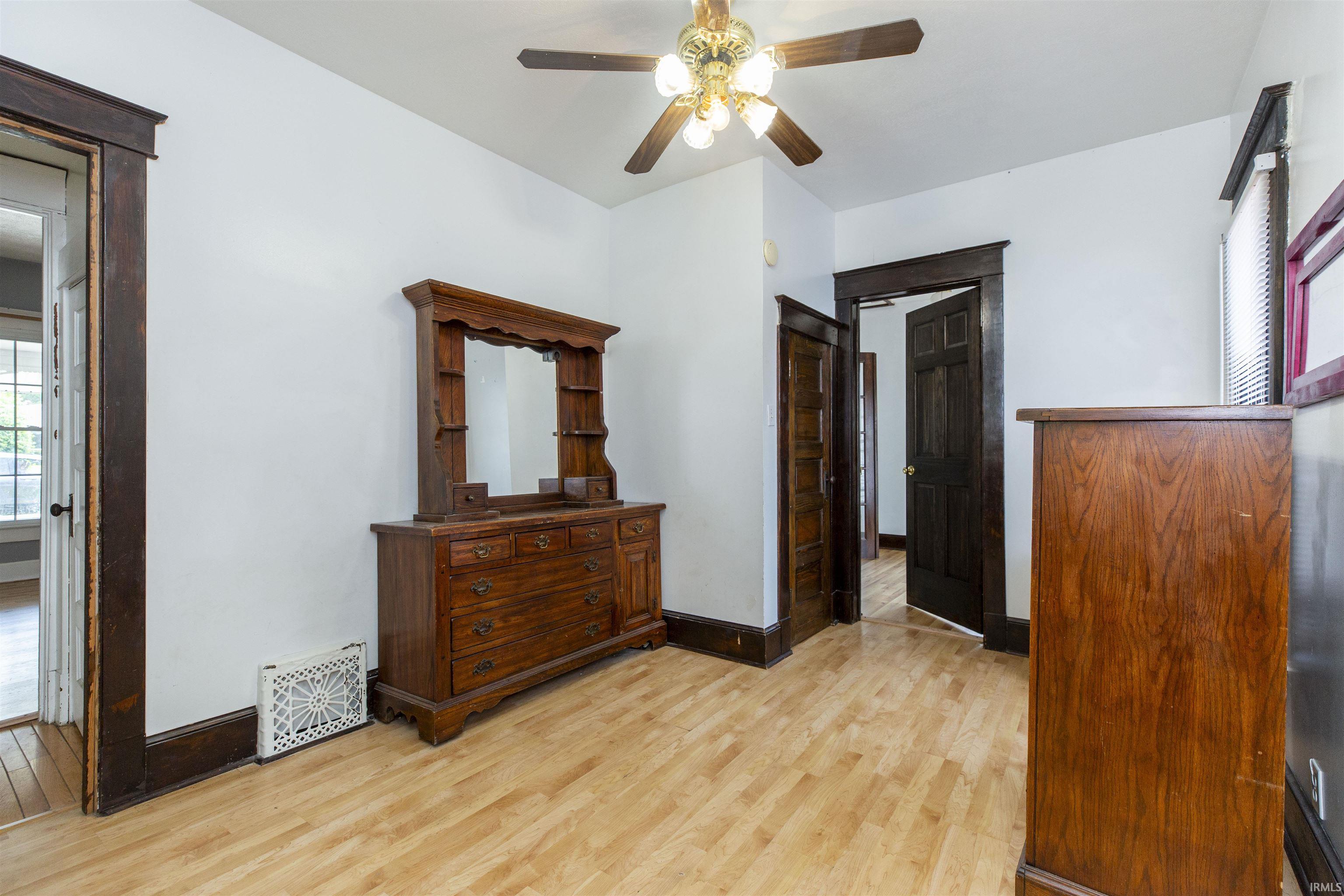 Photo 10 of 3220 E Jackson Boulevard