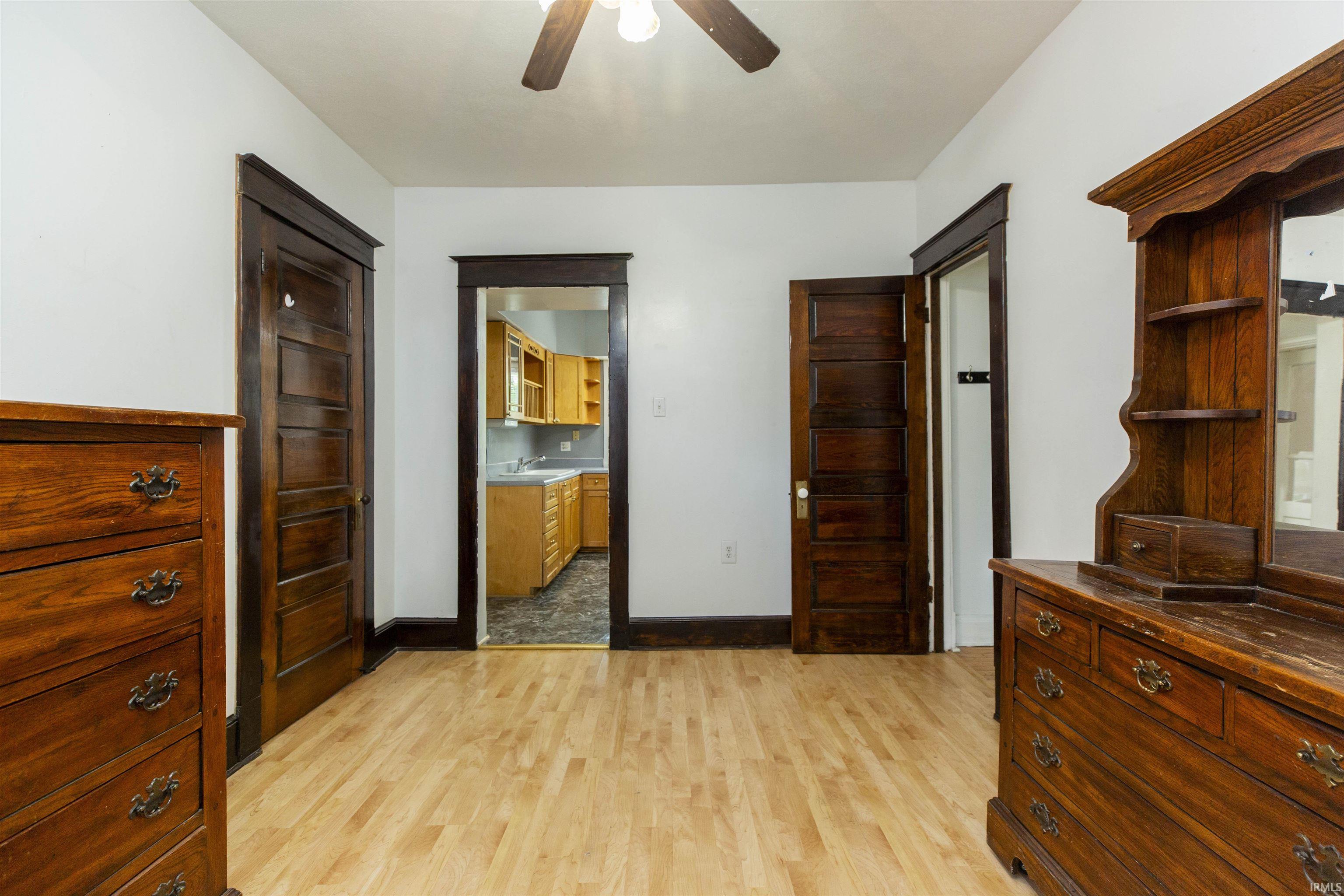 Photo 11 of 3220 E Jackson Boulevard