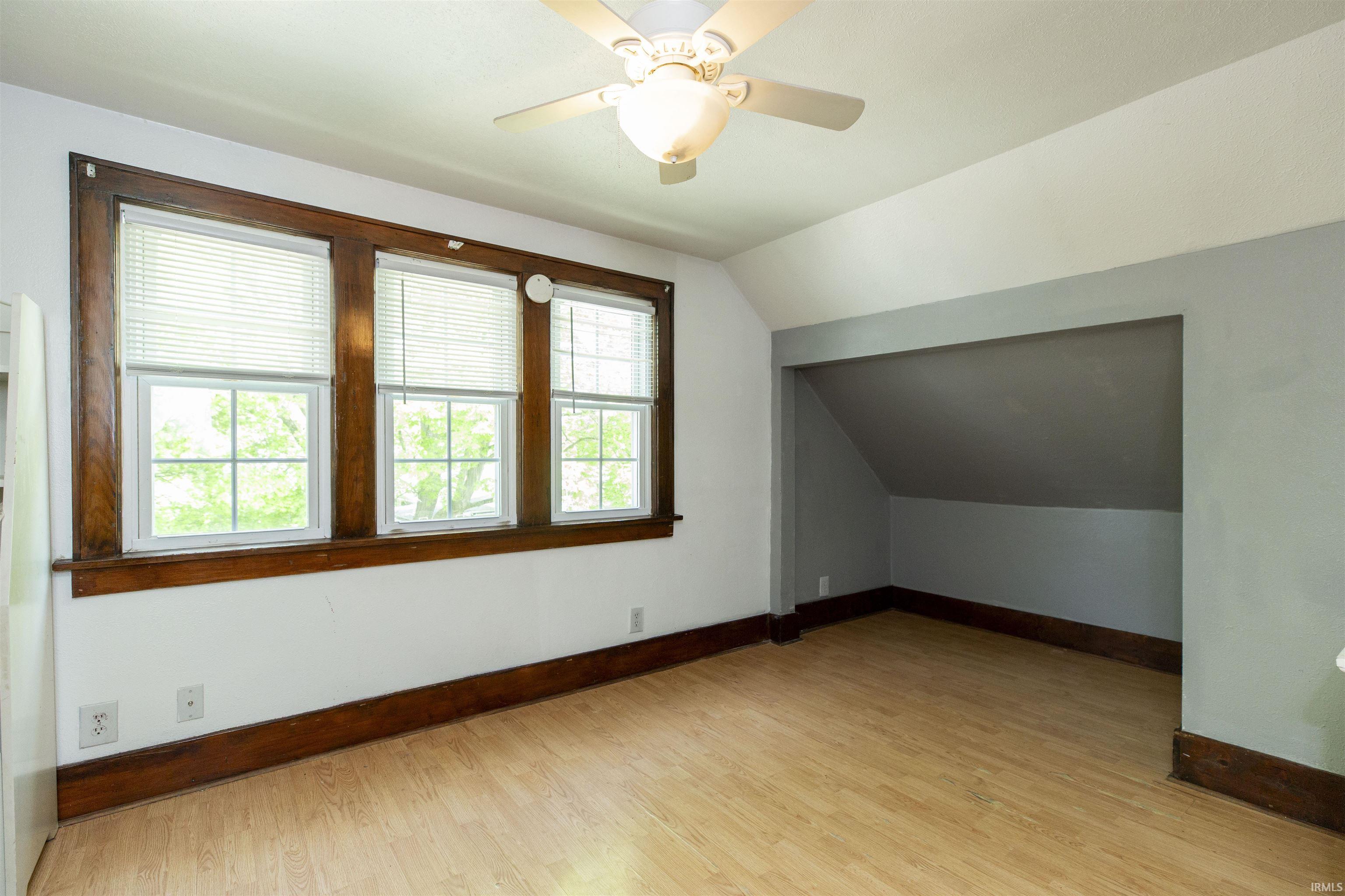 Photo 16 of 3220 E Jackson Boulevard