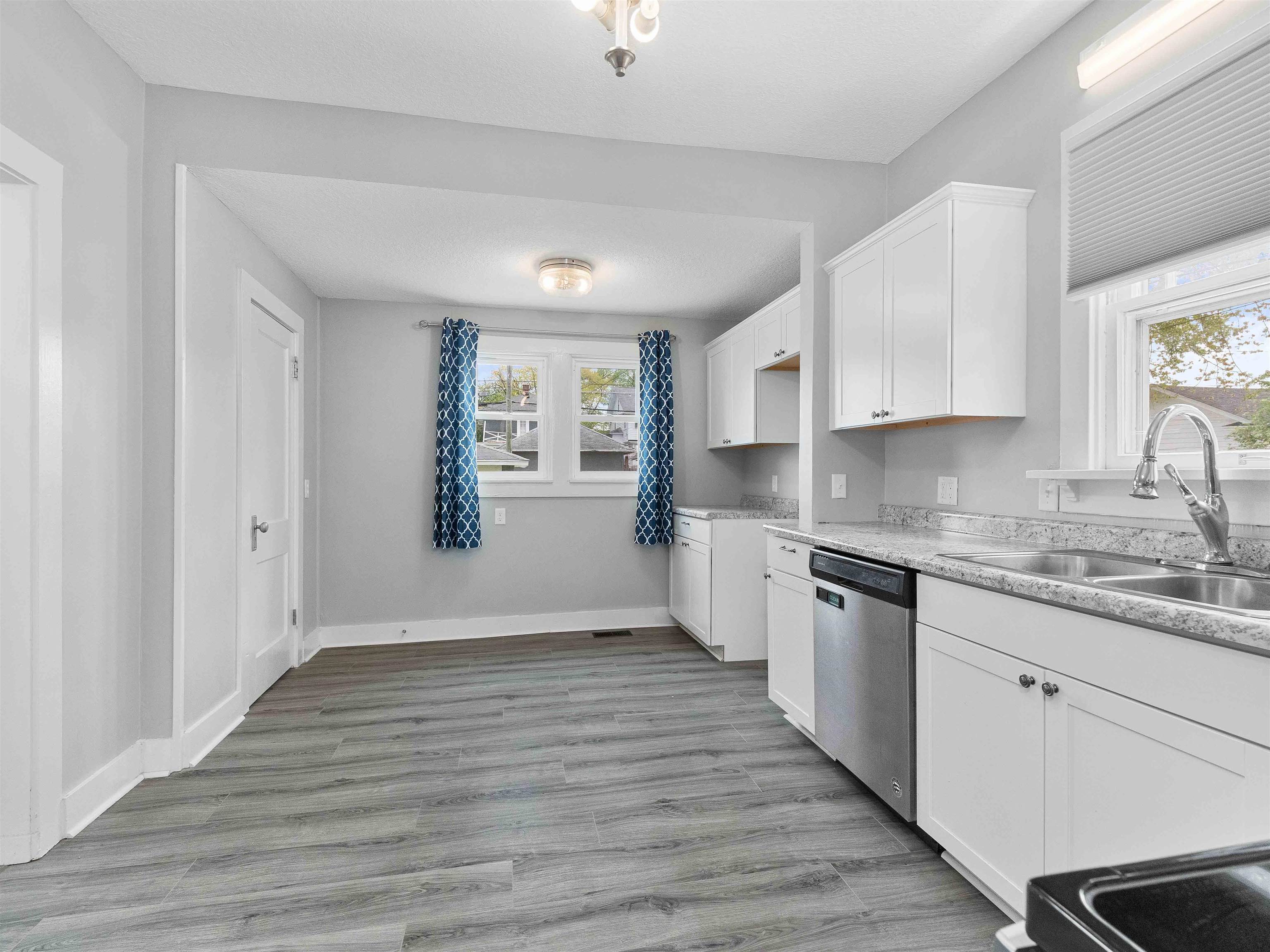 Photo 9 of 4215 TACOMA Avenue