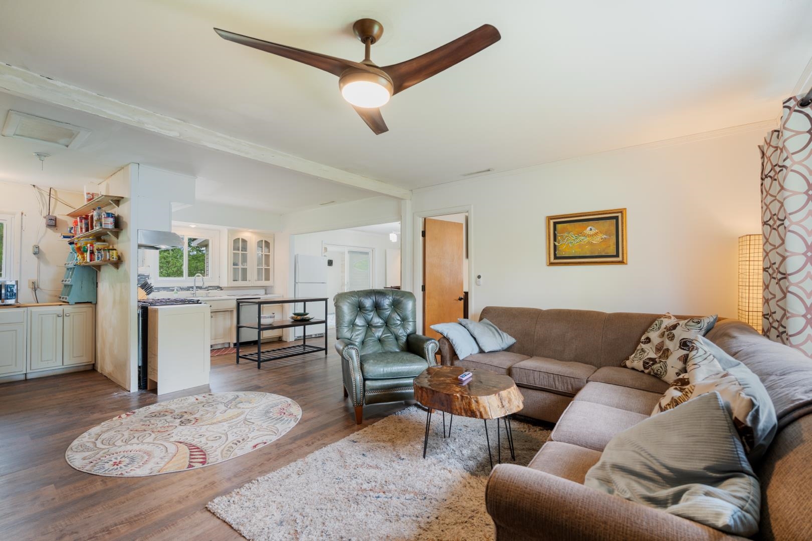 Photo 11 of 204 E Ramar Drive