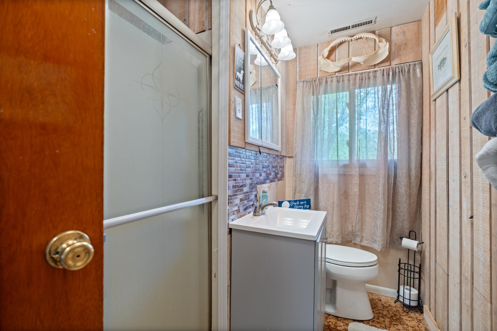 Photo 13 of 204 E Ramar Drive