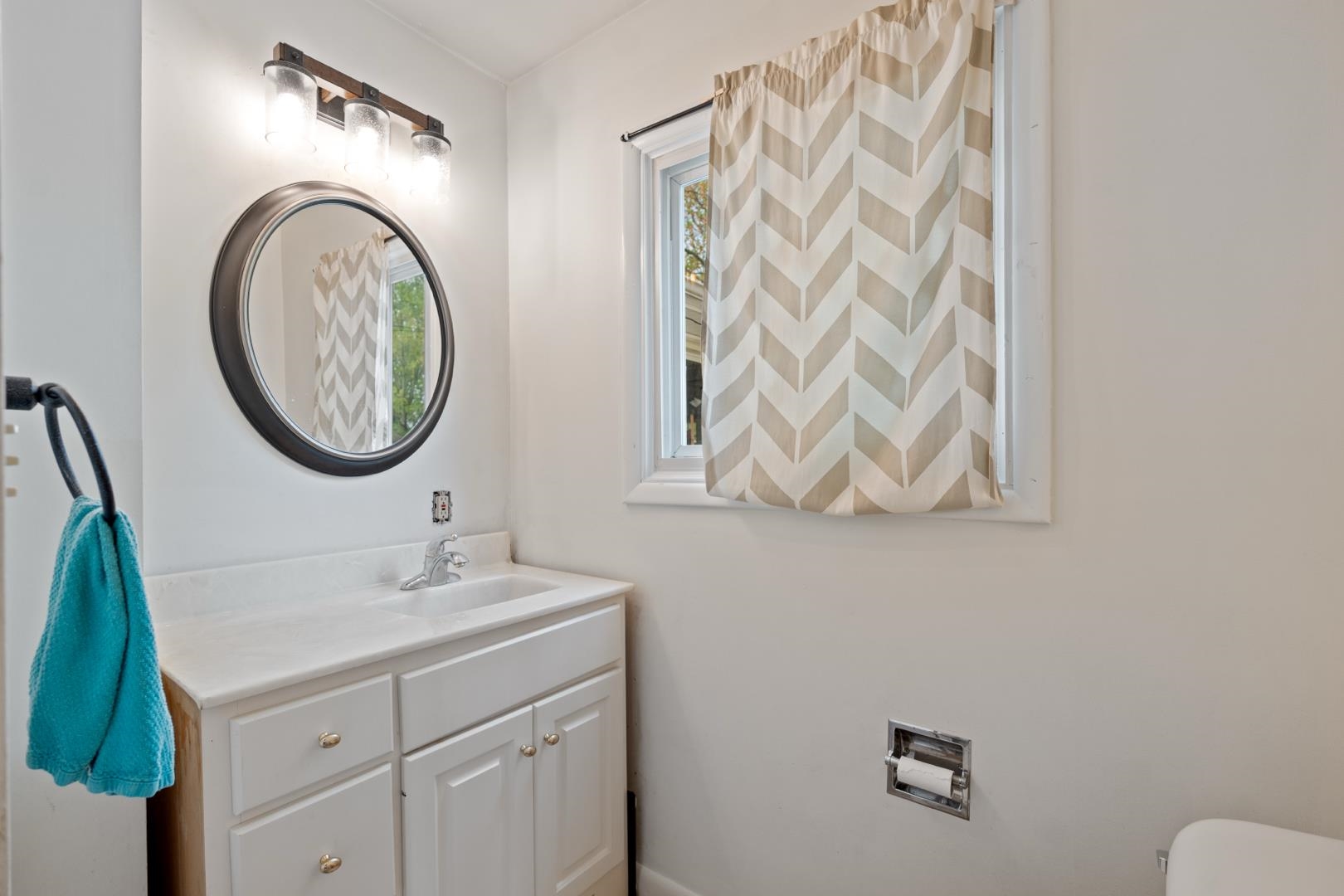 Photo 16 of 204 E Ramar Drive