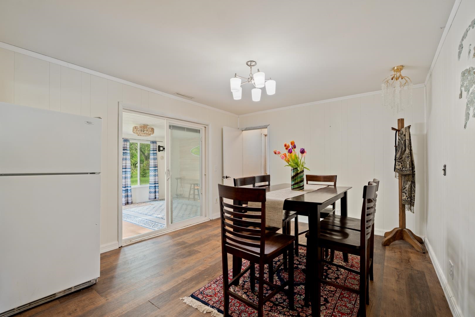 Photo 3 of 204 E Ramar Drive