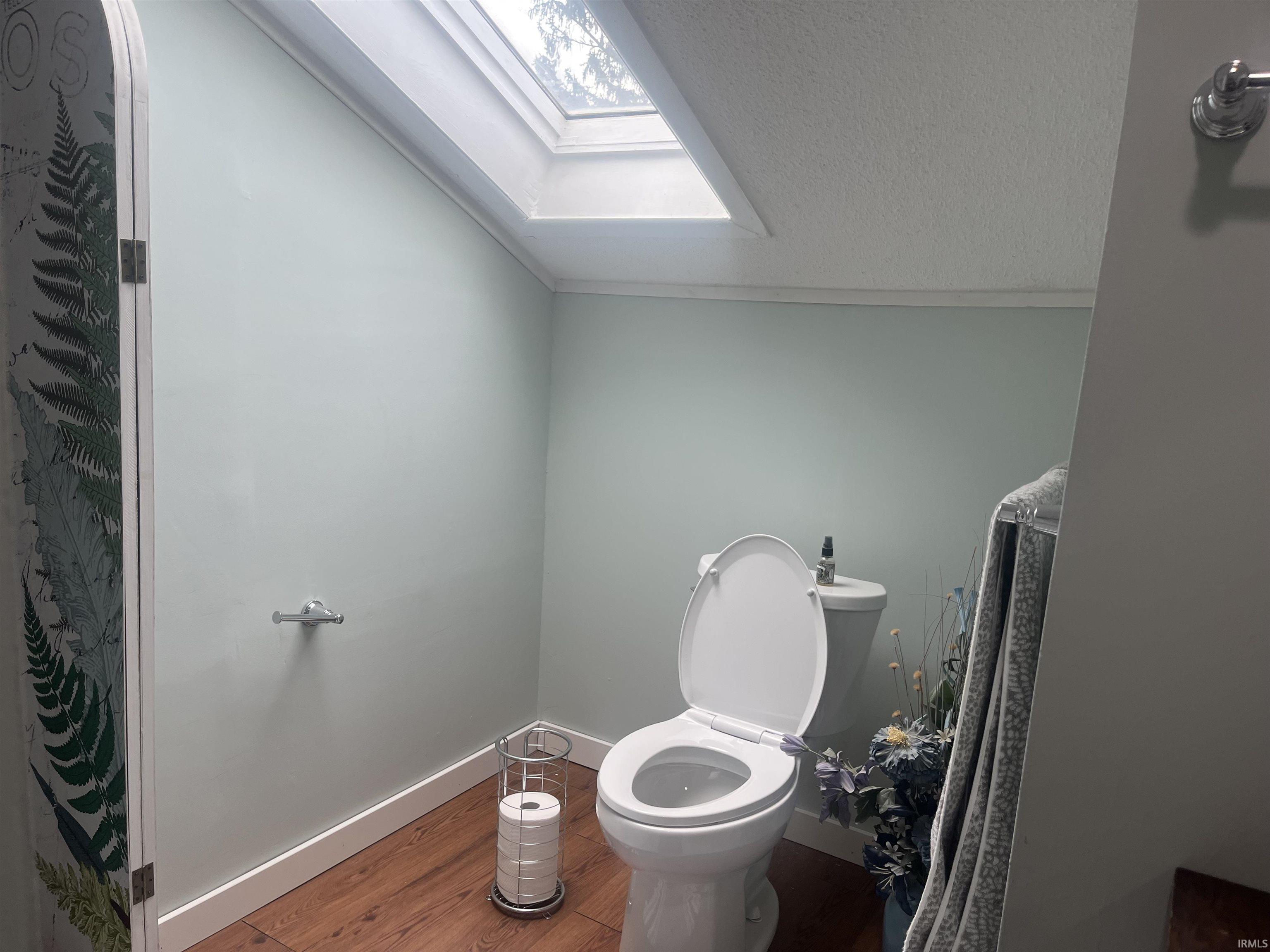Photo 15 of 2515 HUBERTUS Avenue