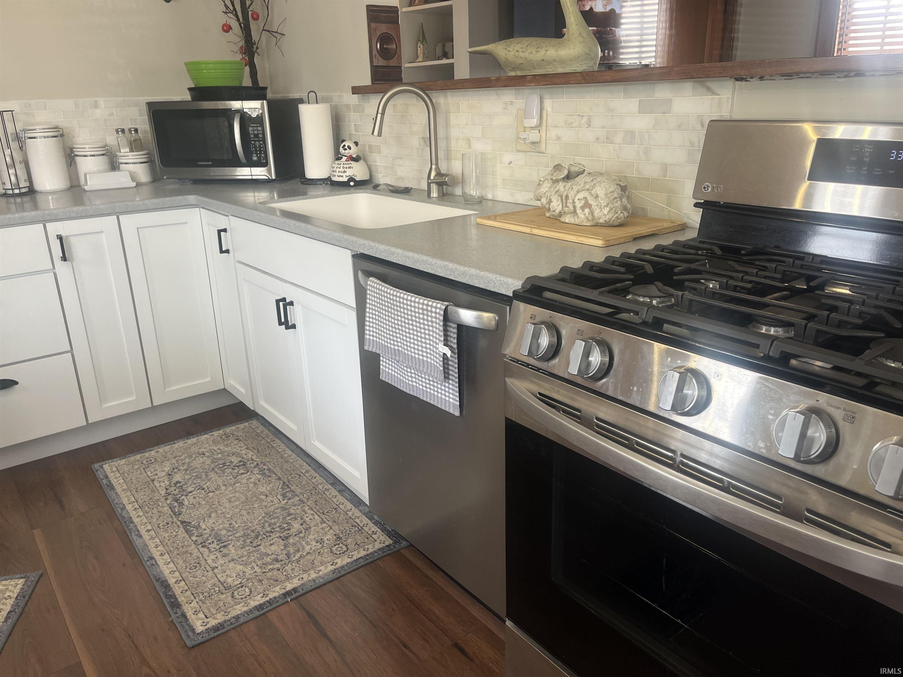 Photo 9 of 2515 HUBERTUS Avenue