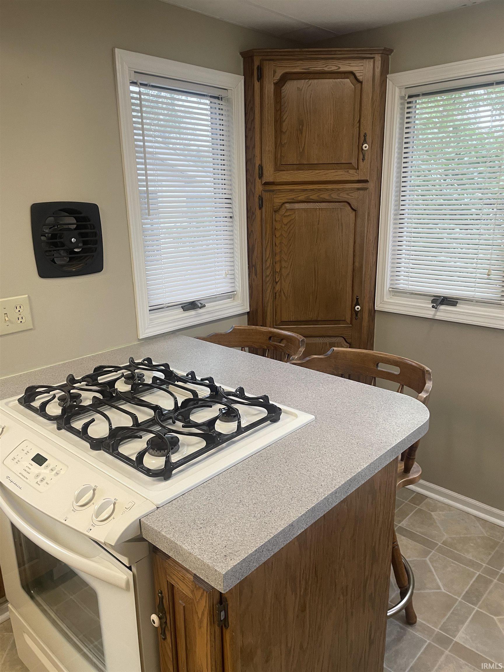 Dining counter