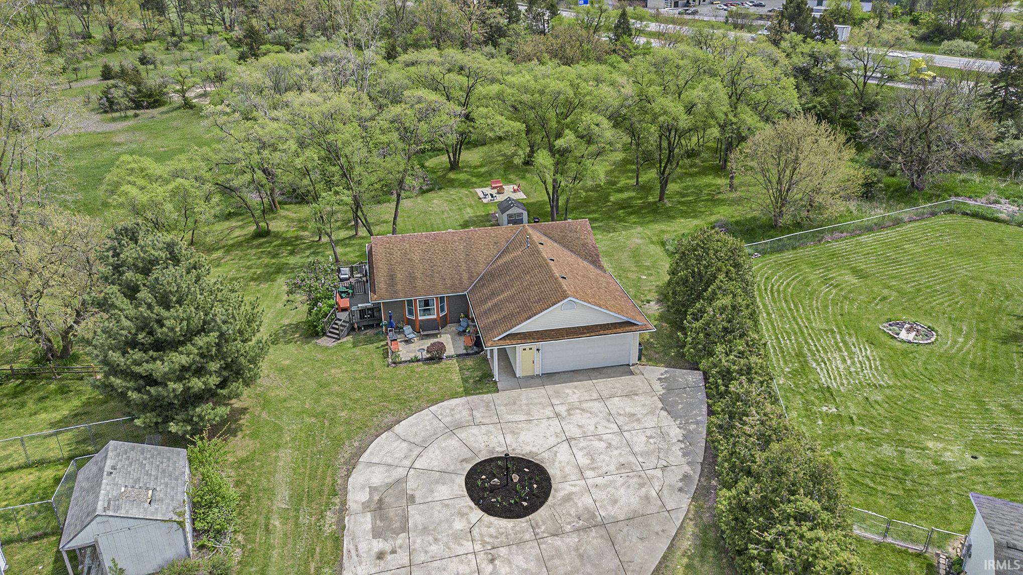 Homes for sale in Elkhart, IN | 52400 Country Acres Dr, Elkhart, IN 46514 | MLS# 202516683