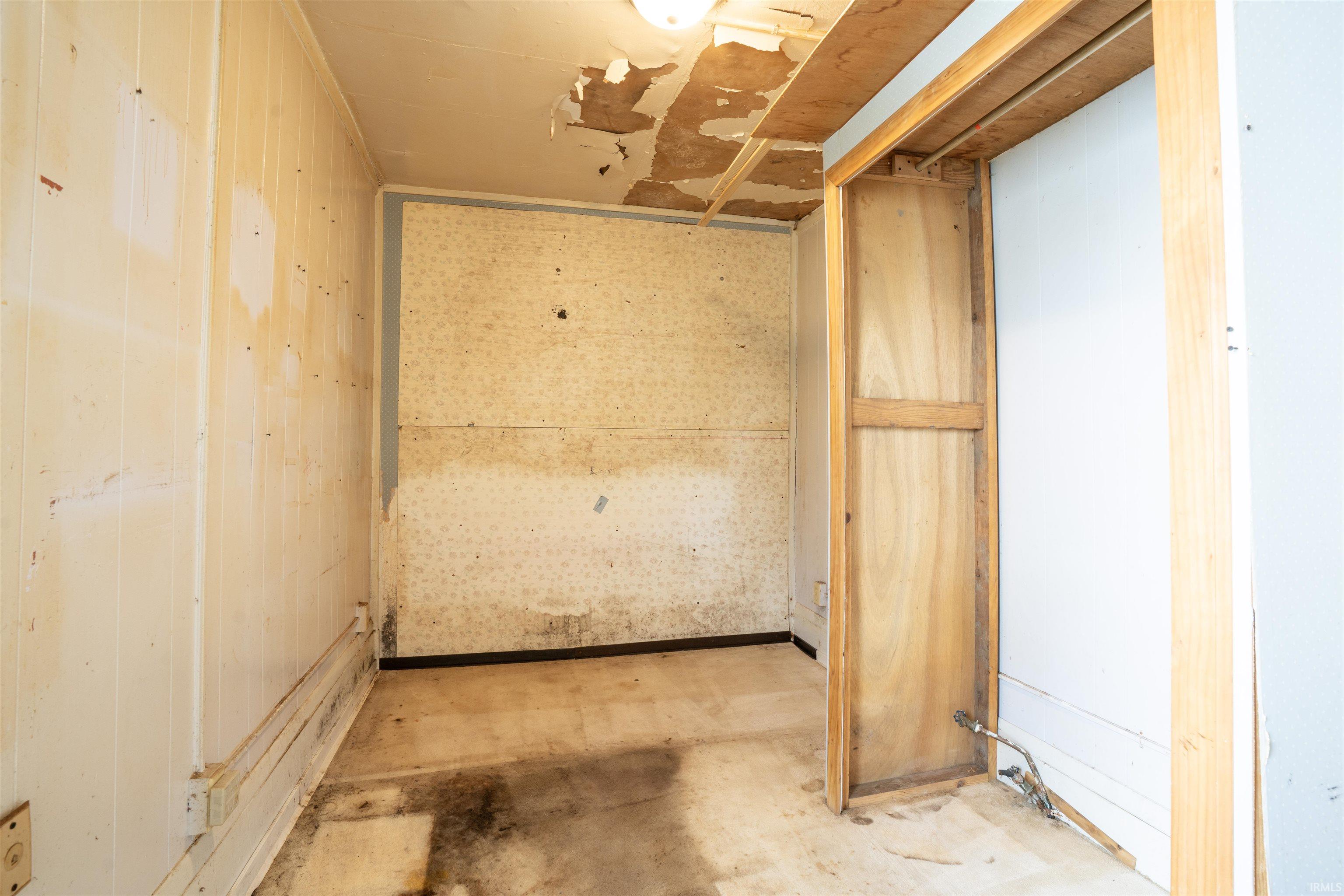 Photo 11 of 909 W Market Street