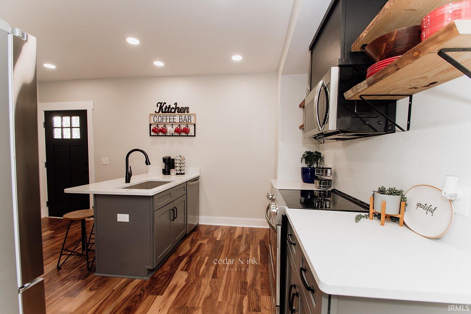 Photo 9 of 518 W Brackenridge Street