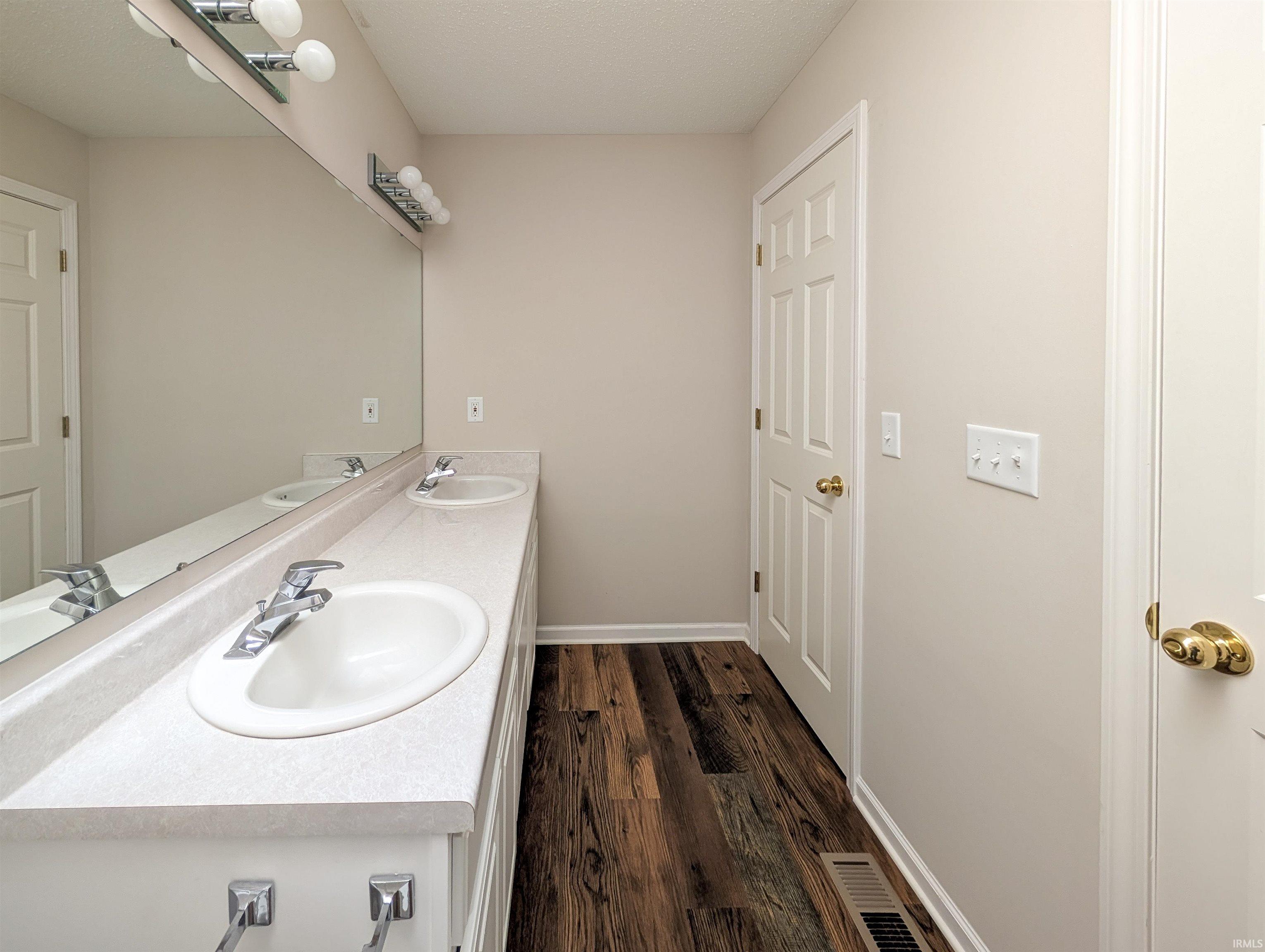 Photo 18 of 5426 Thornbriar Lane
