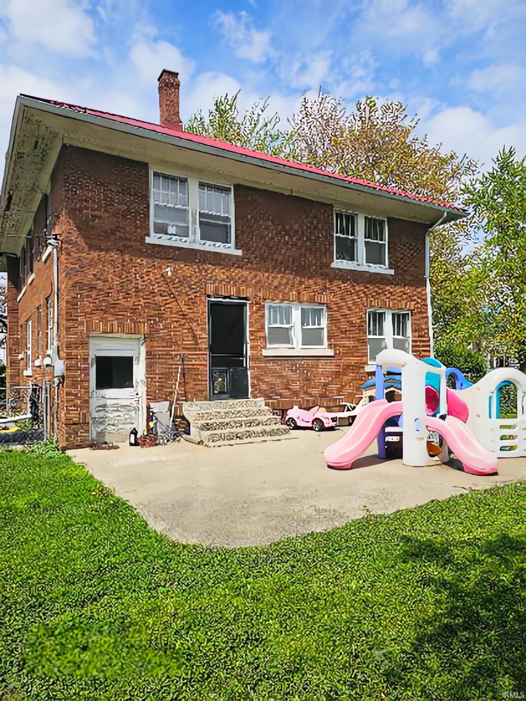 Photo 3 of 320 E Shackley Street