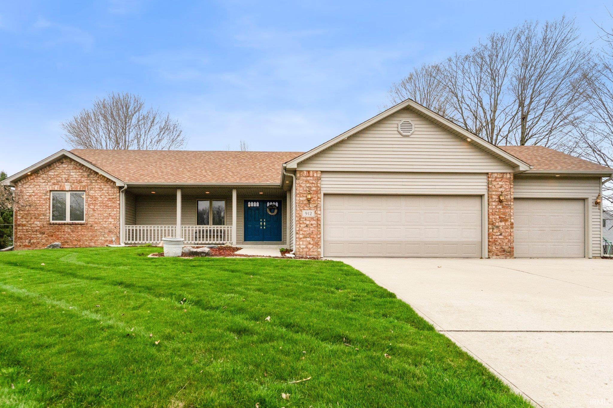 Photo 1 of 912 E Hawthorn Lane