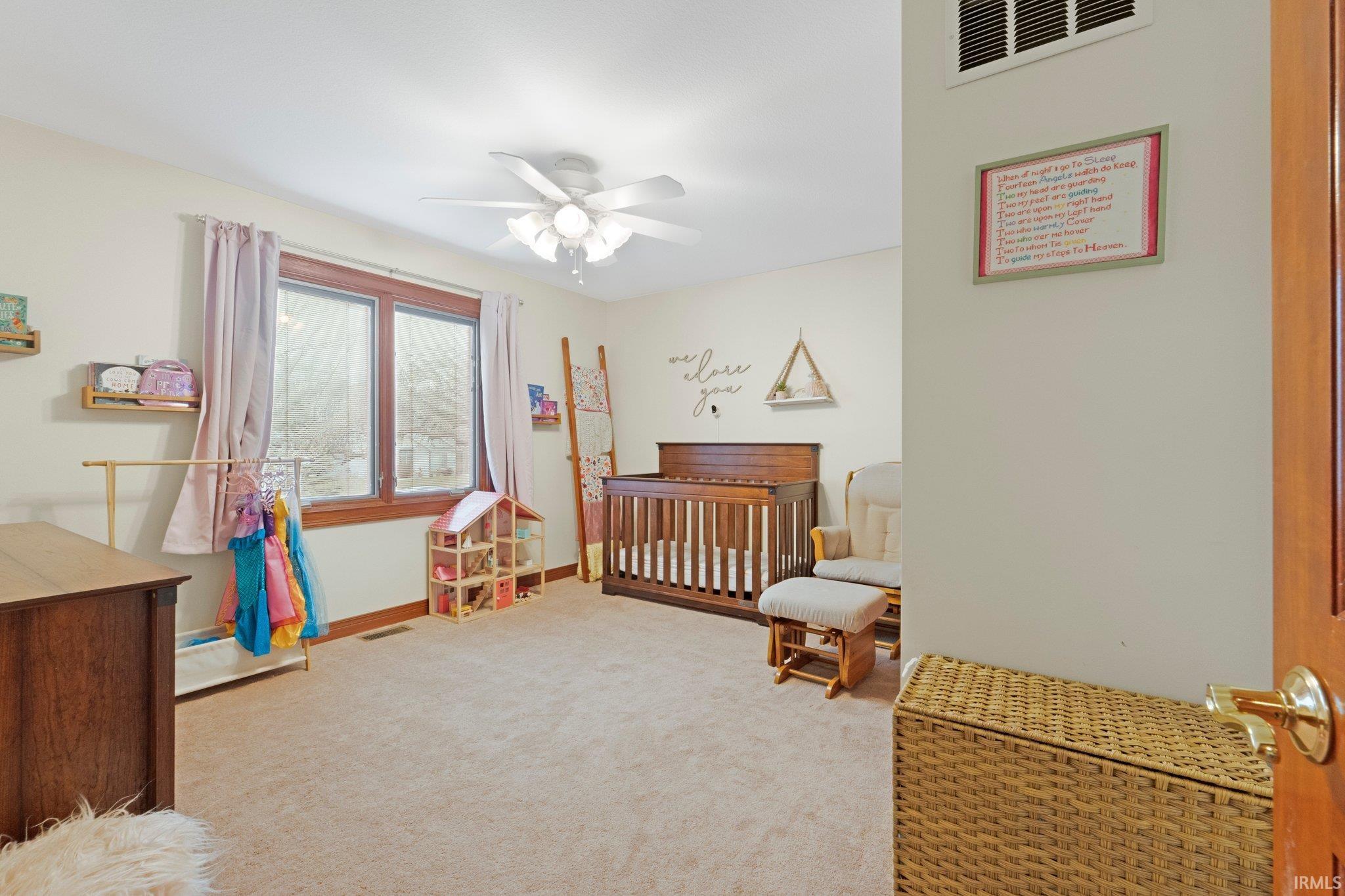 Photo 15 of 912 E Hawthorn Lane