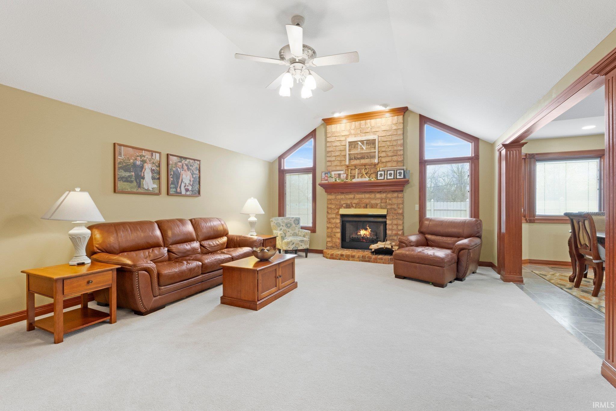 Photo 5 of 912 E Hawthorn Lane