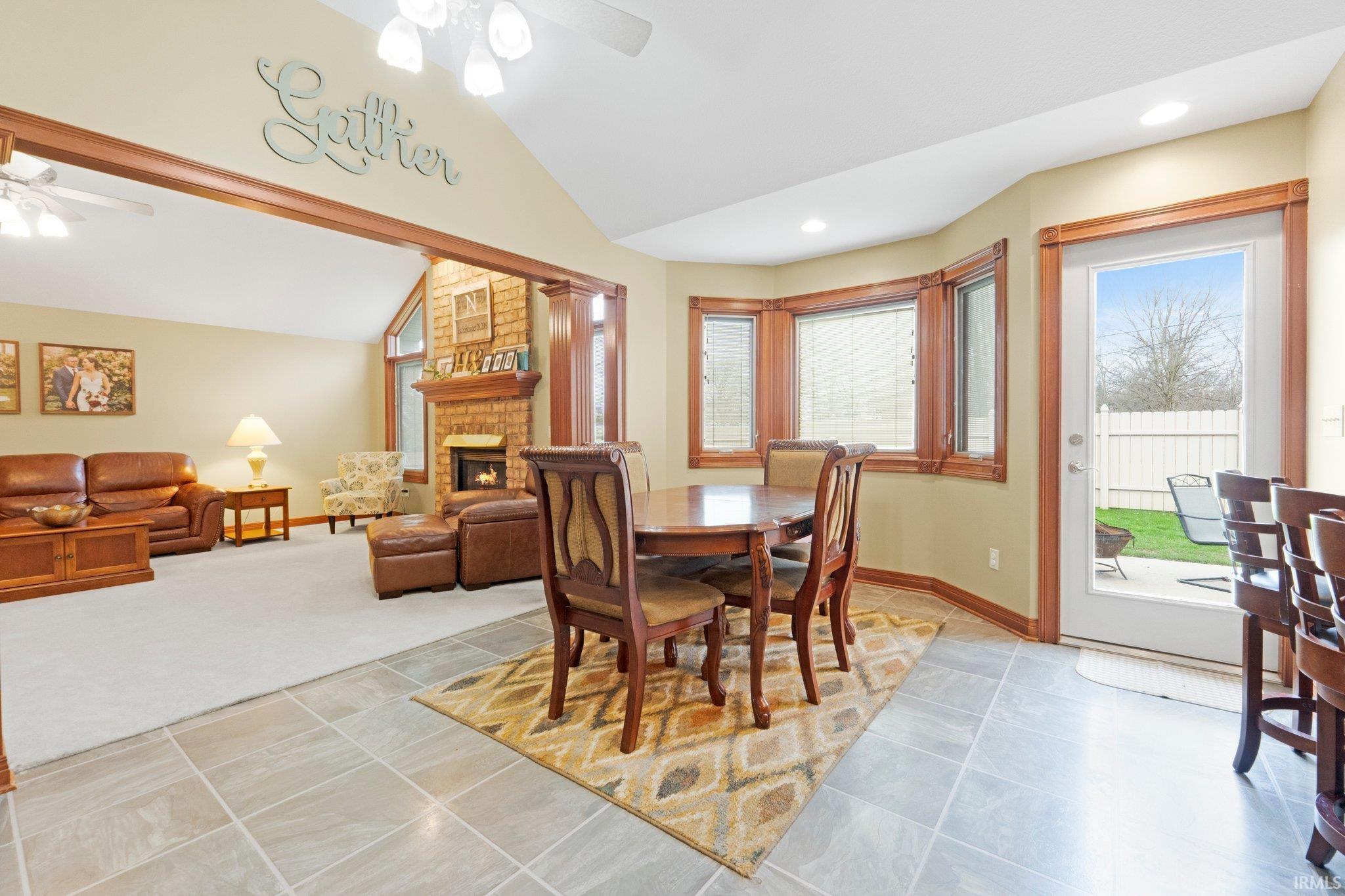 Photo 8 of 912 E Hawthorn Lane