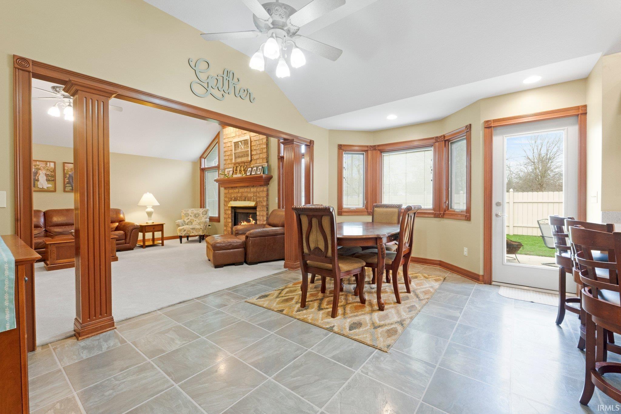 Photo 9 of 912 E Hawthorn Lane