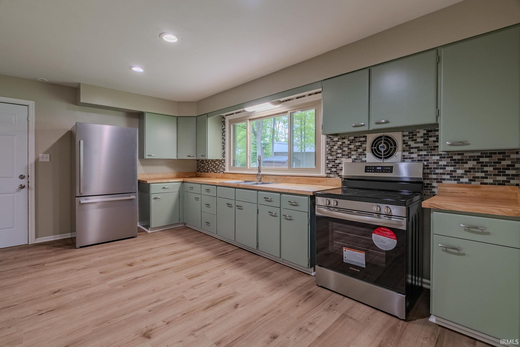 Photo 6 of 546 W Harrison