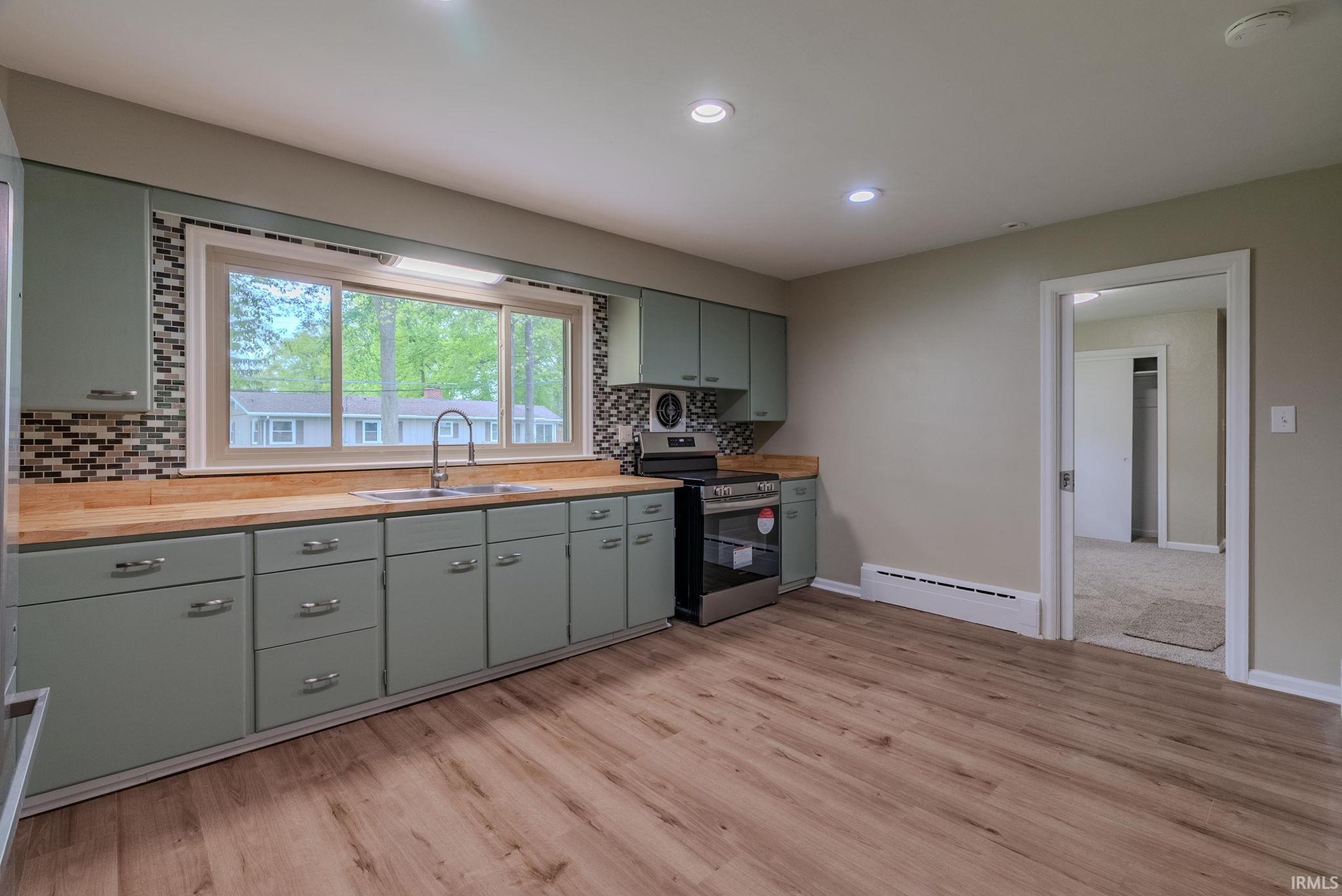 Photo 7 of 546 W Harrison