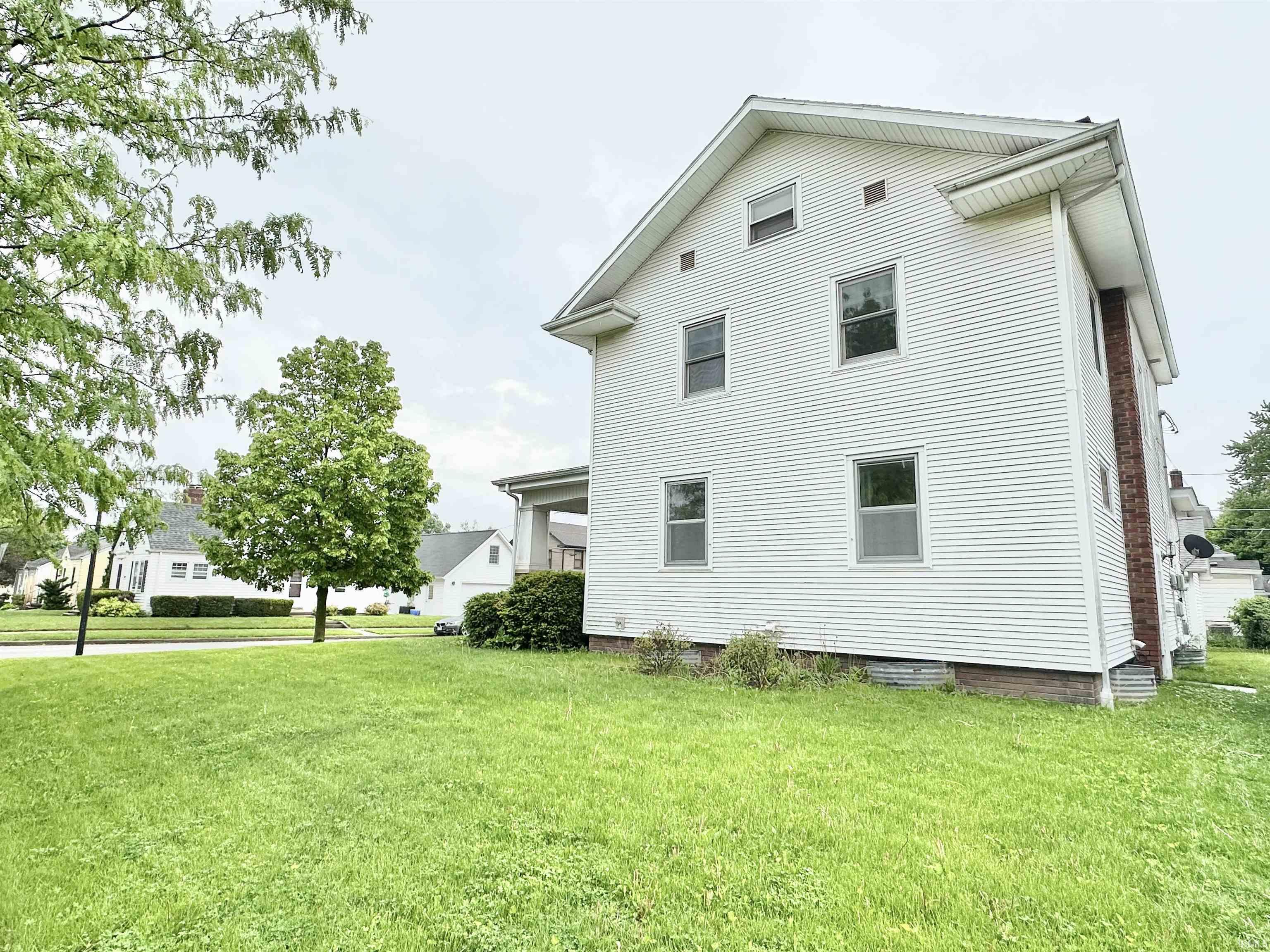 Photo 2 of 1655 Hinton Drive