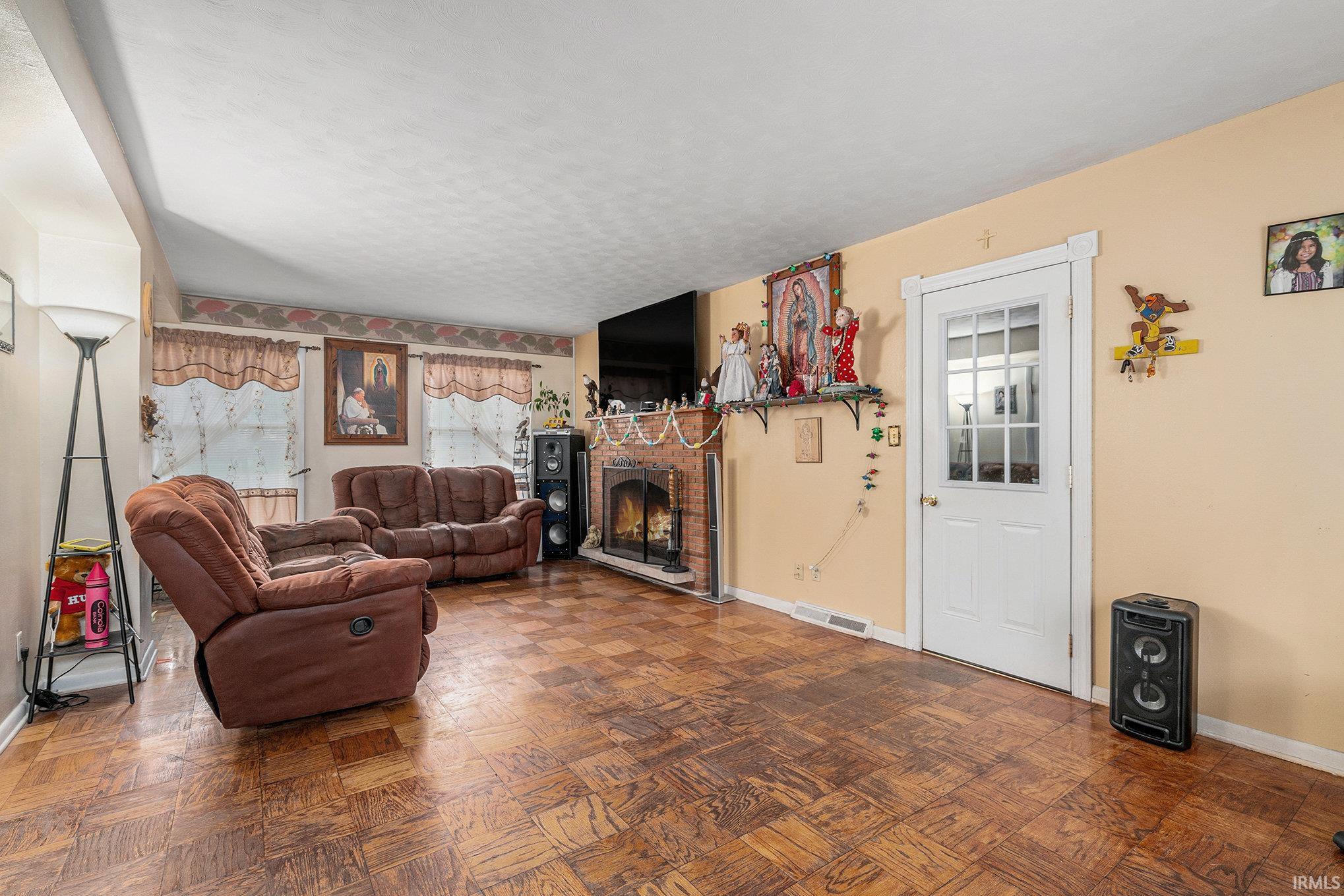 Photo 2 of 56635 N WEDGEWOOD Avenue